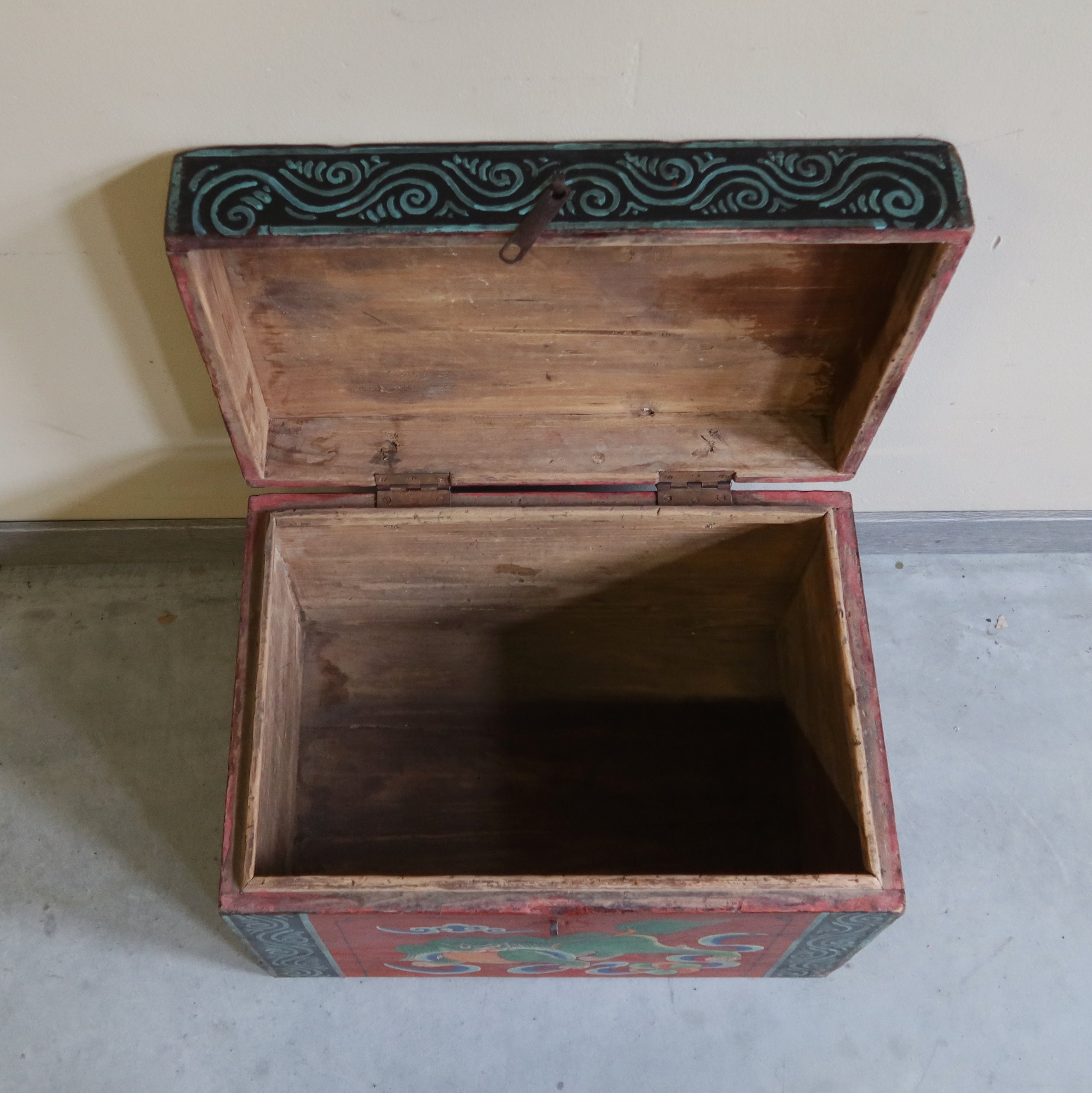 BAULE MONGOLIA DECORO LEONCANE