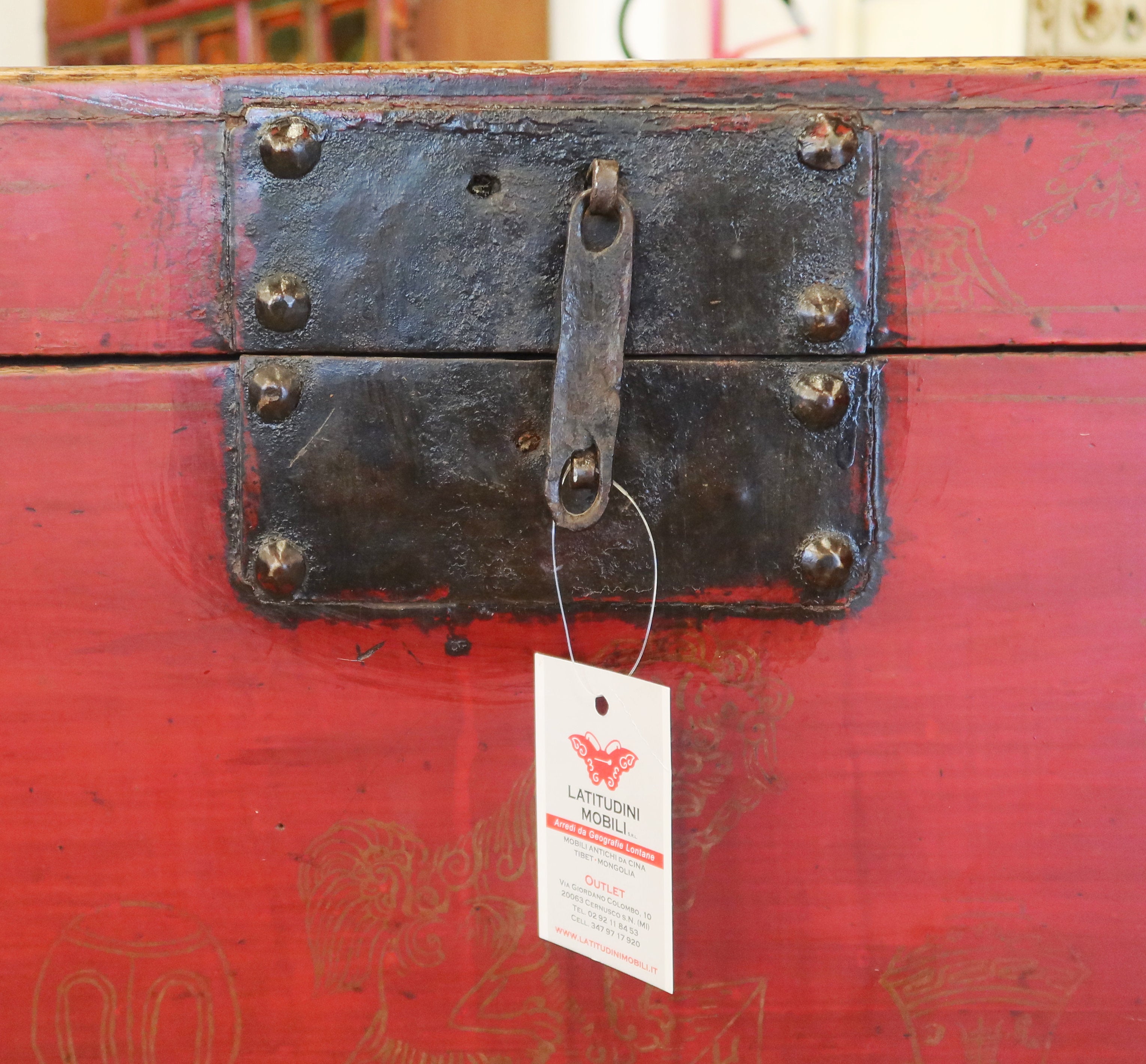 BAULE CINESE IN LACCA ROSSA CON DECORO A CHINA