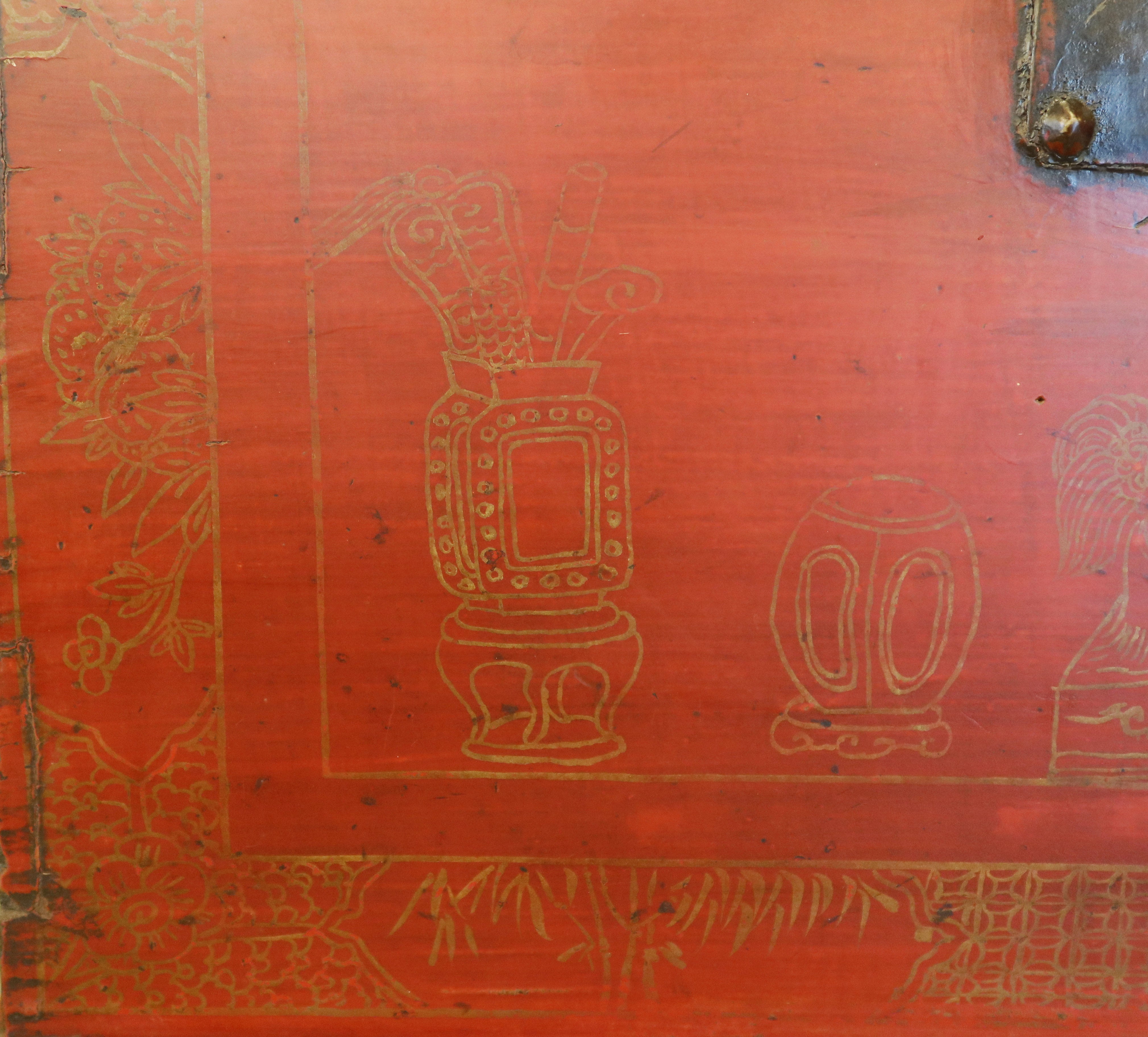 BAULE CINESE IN LACCA ROSSA CON DECORO A CHINA
