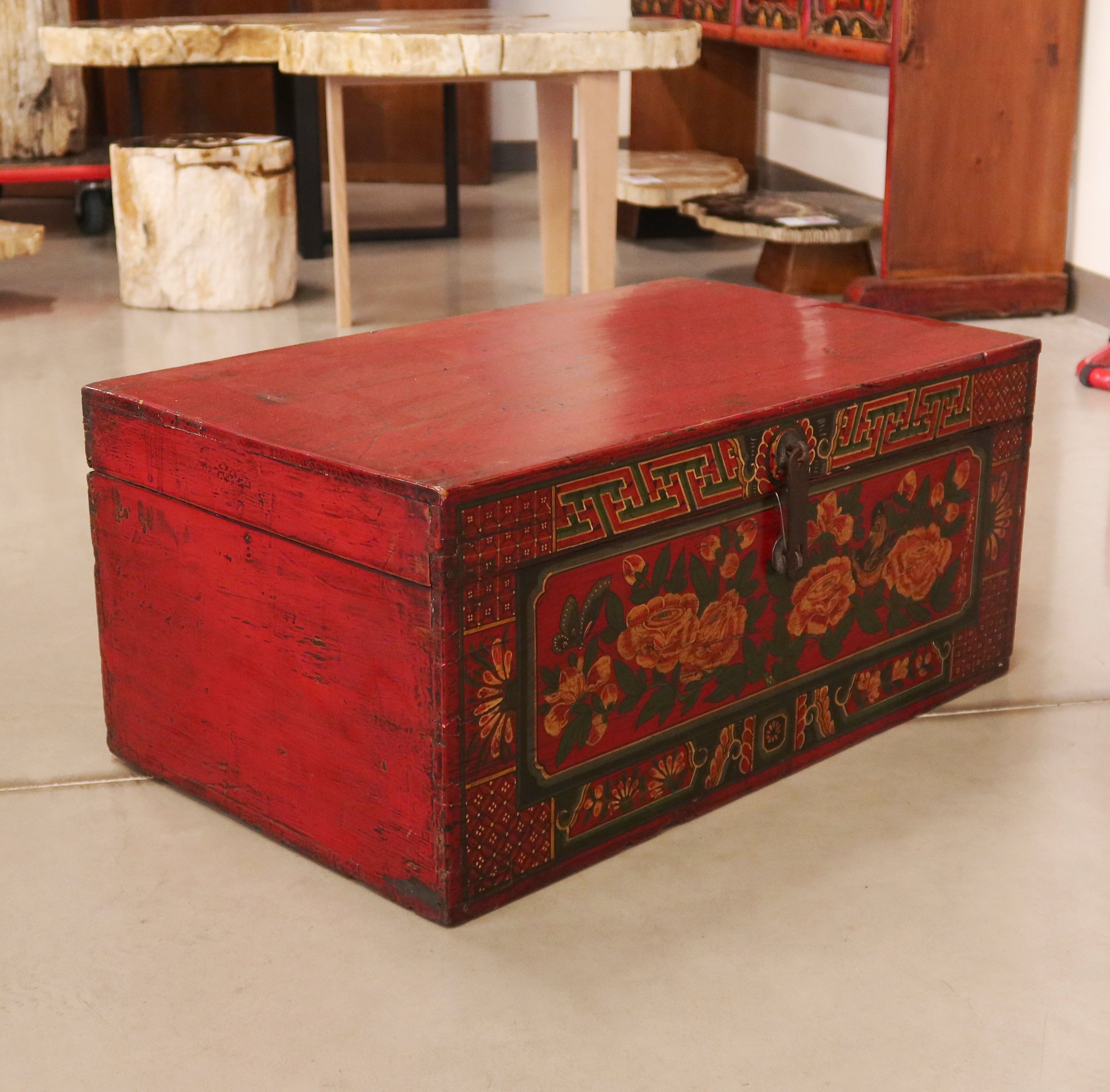 BAULE DELLA MONGOLIA DECORATO