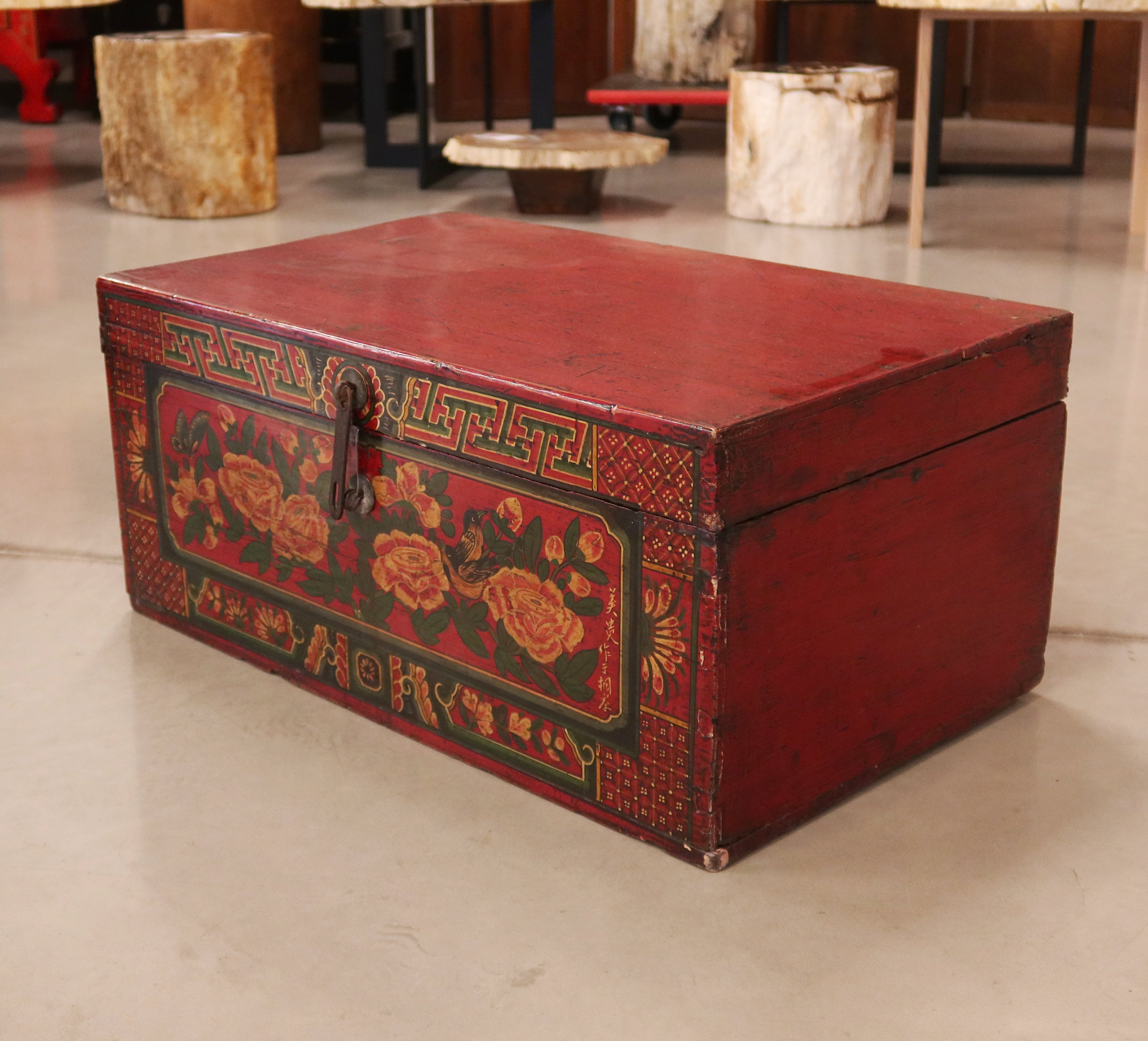 BAULE DELLA MONGOLIA DECORATO