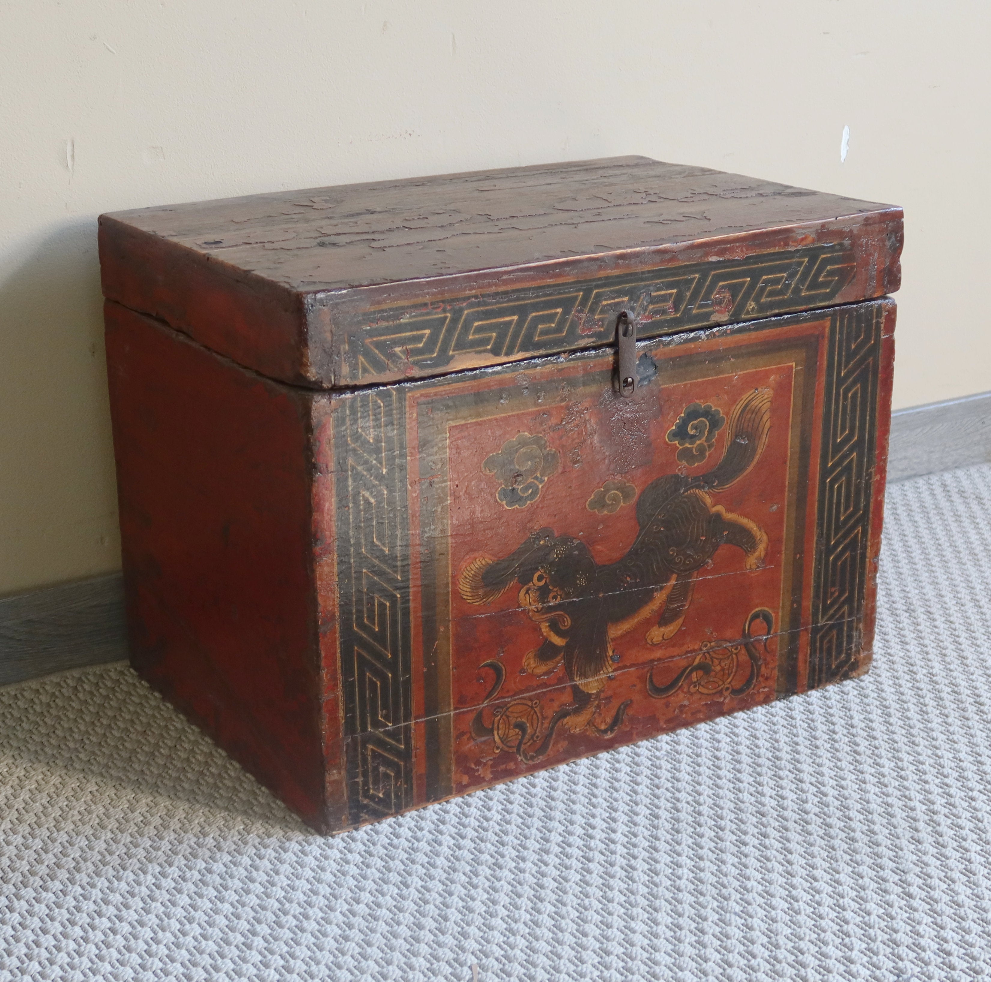 BAULE MONGOLIA DECORO LEONCANE