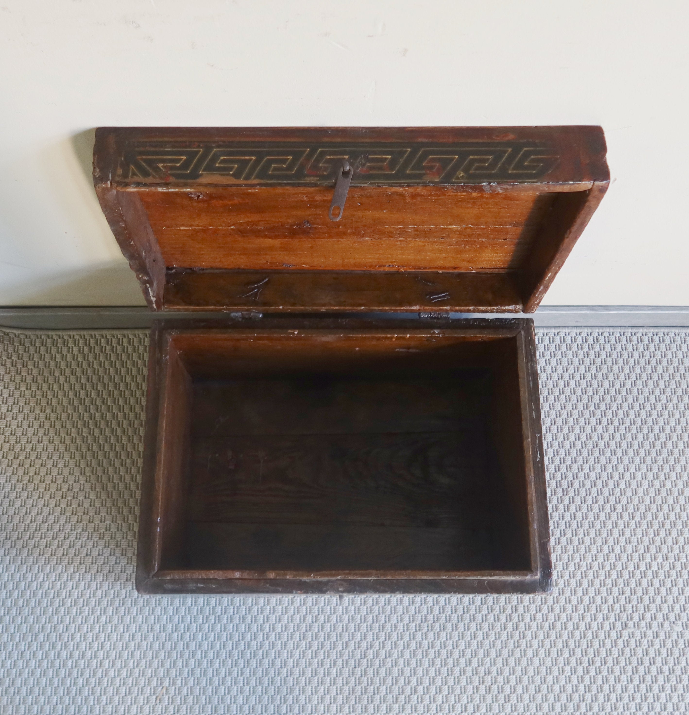 BAULE MONGOLIA DECORO LEONCANE