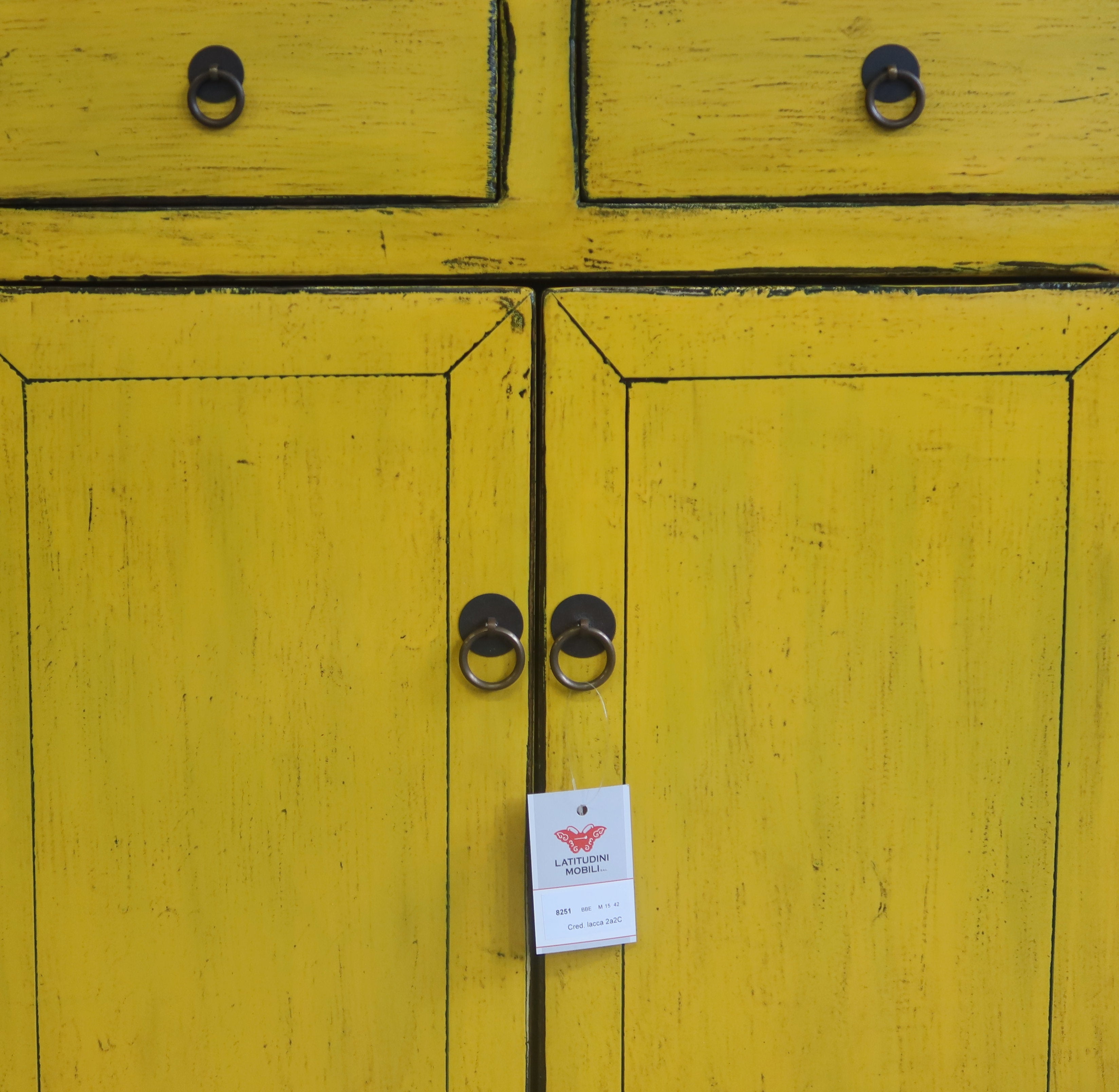 CREDENZINO CINESE LACCA GIALLA