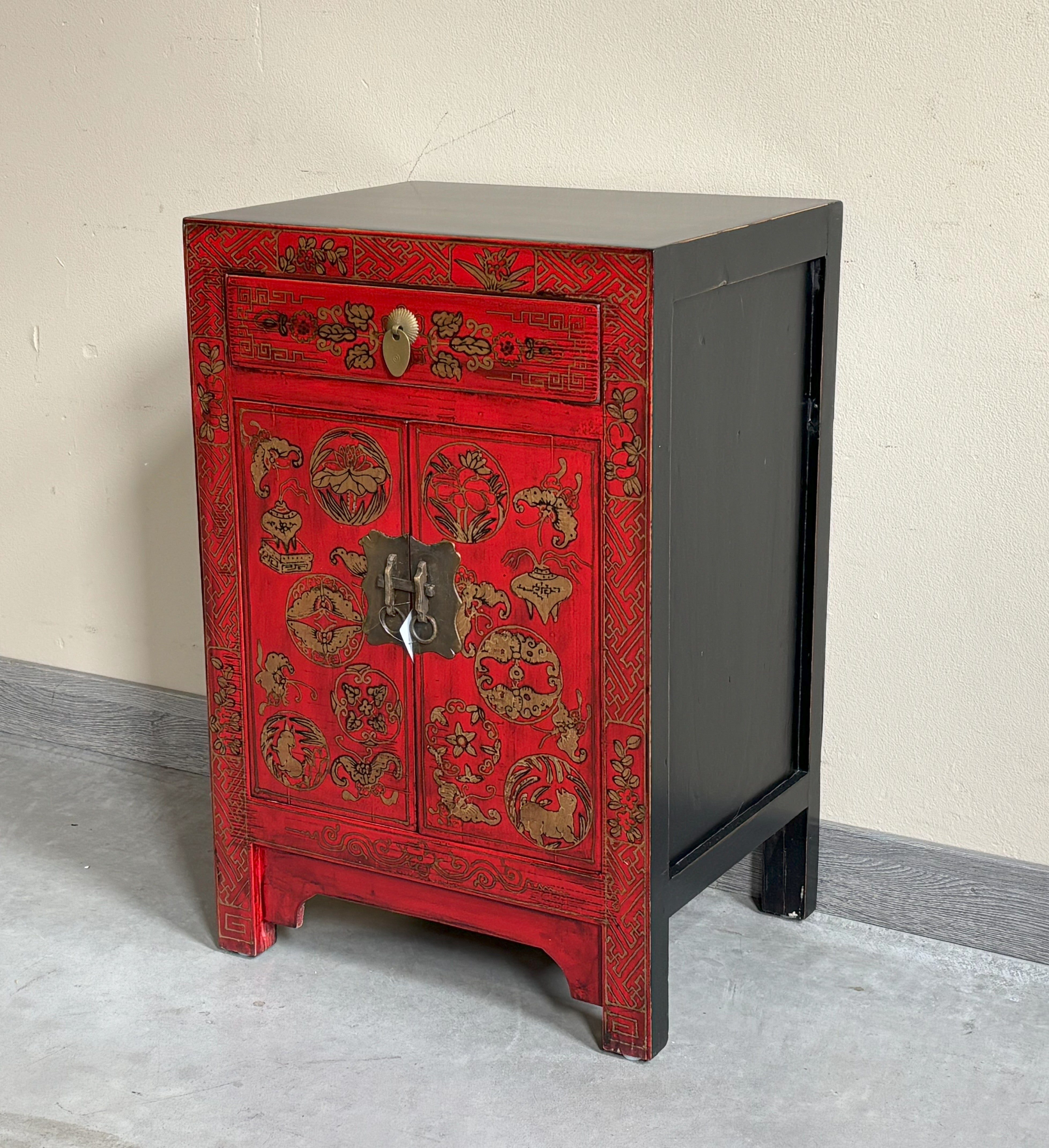 COMODINO CINESE ROSSO DECORATO