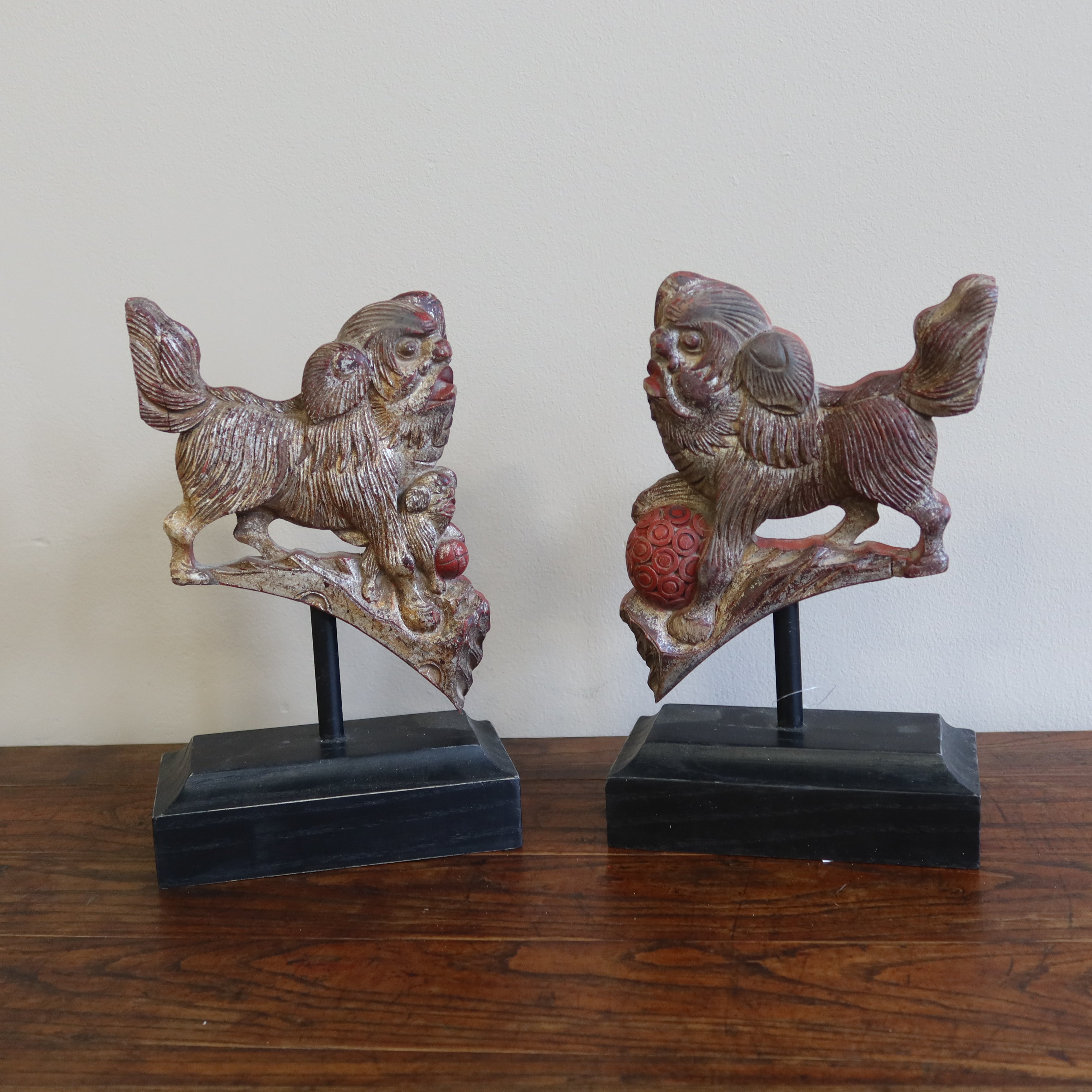 LEONCANE SU PIEDESTALLO