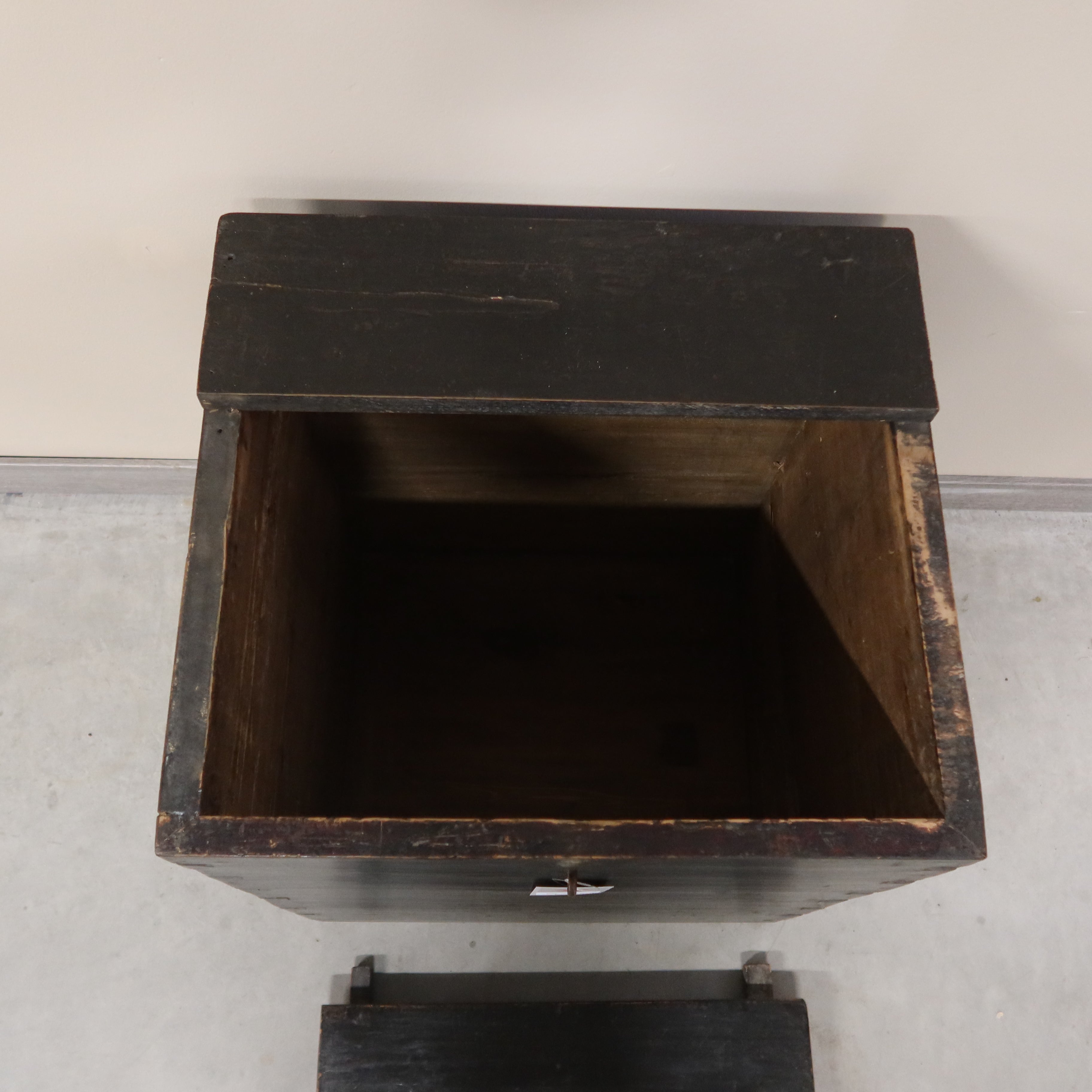 MONEY CHEST LACCA NERA