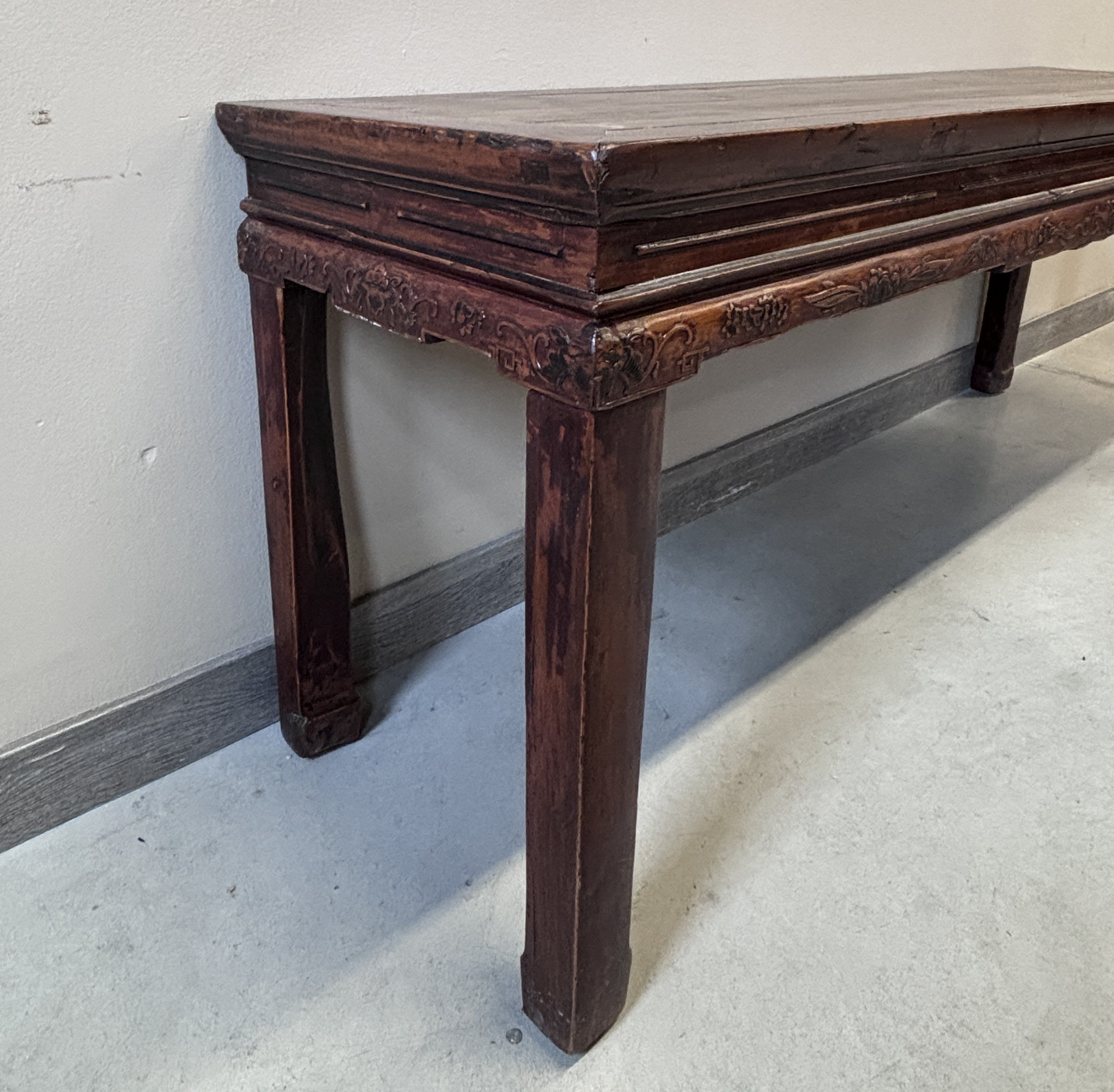 Panchetta cinese con profilo intagliato