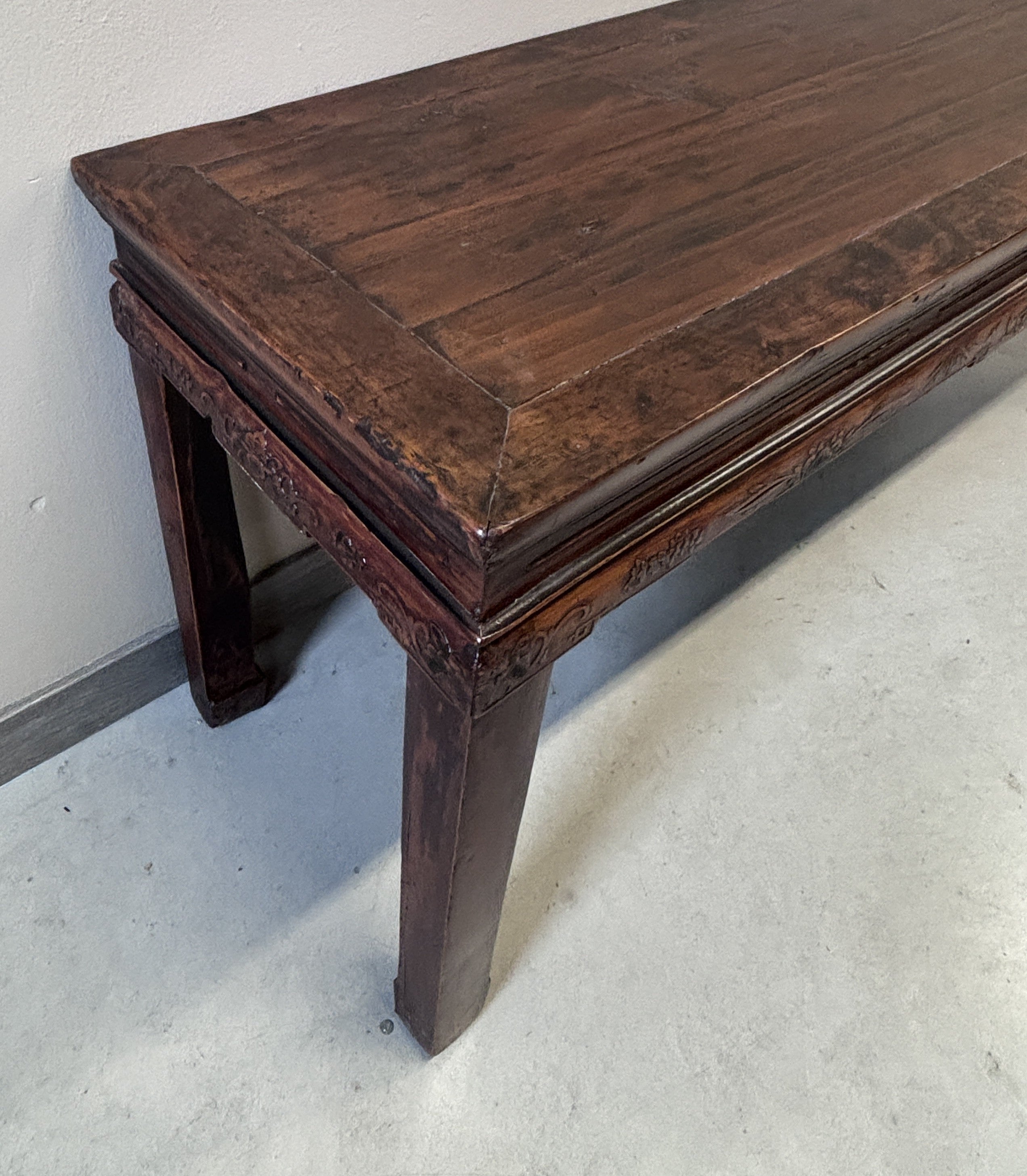 Panchetta cinese con profilo intagliato