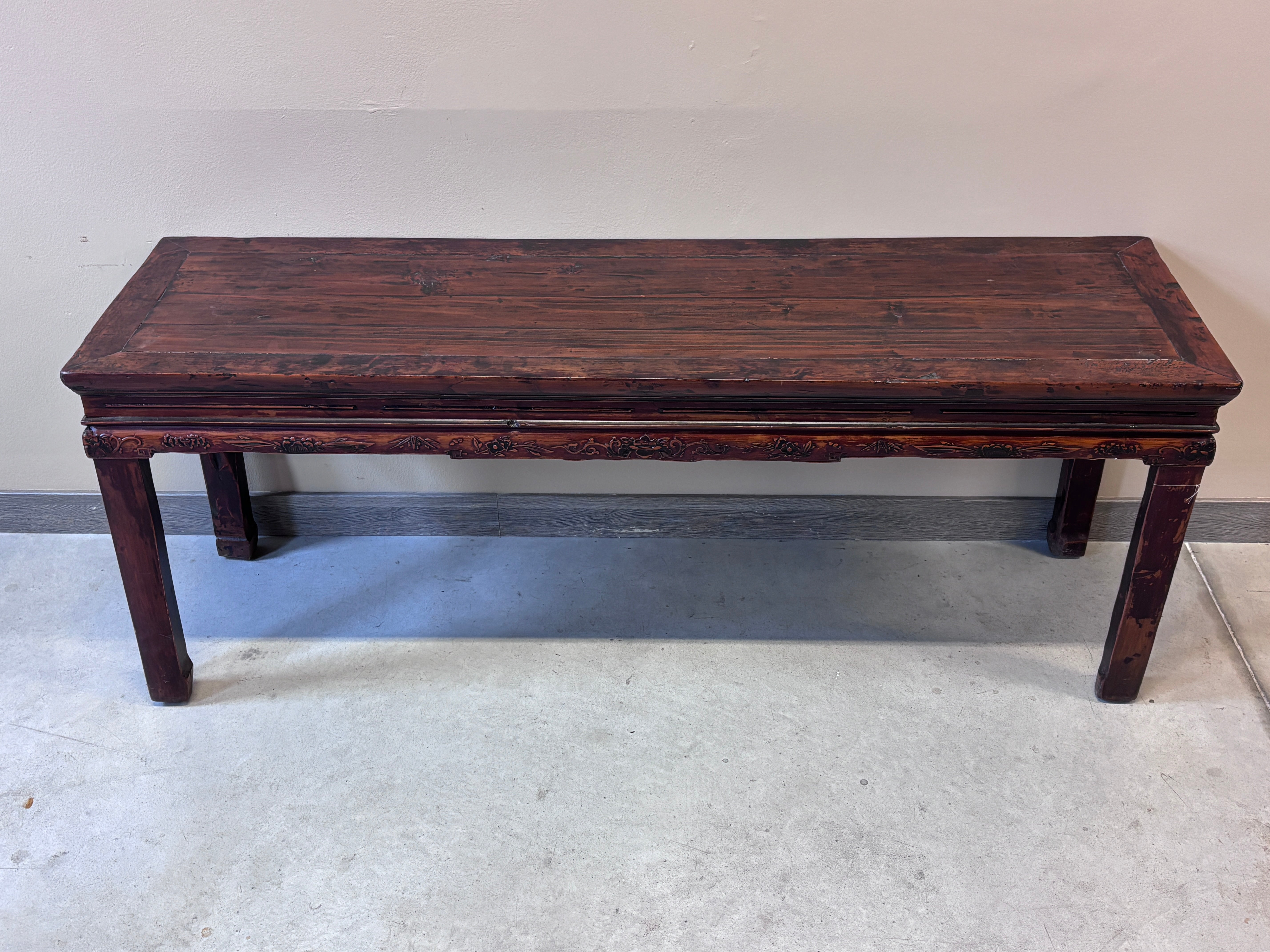 Panchetta cinese con profilo intagliato