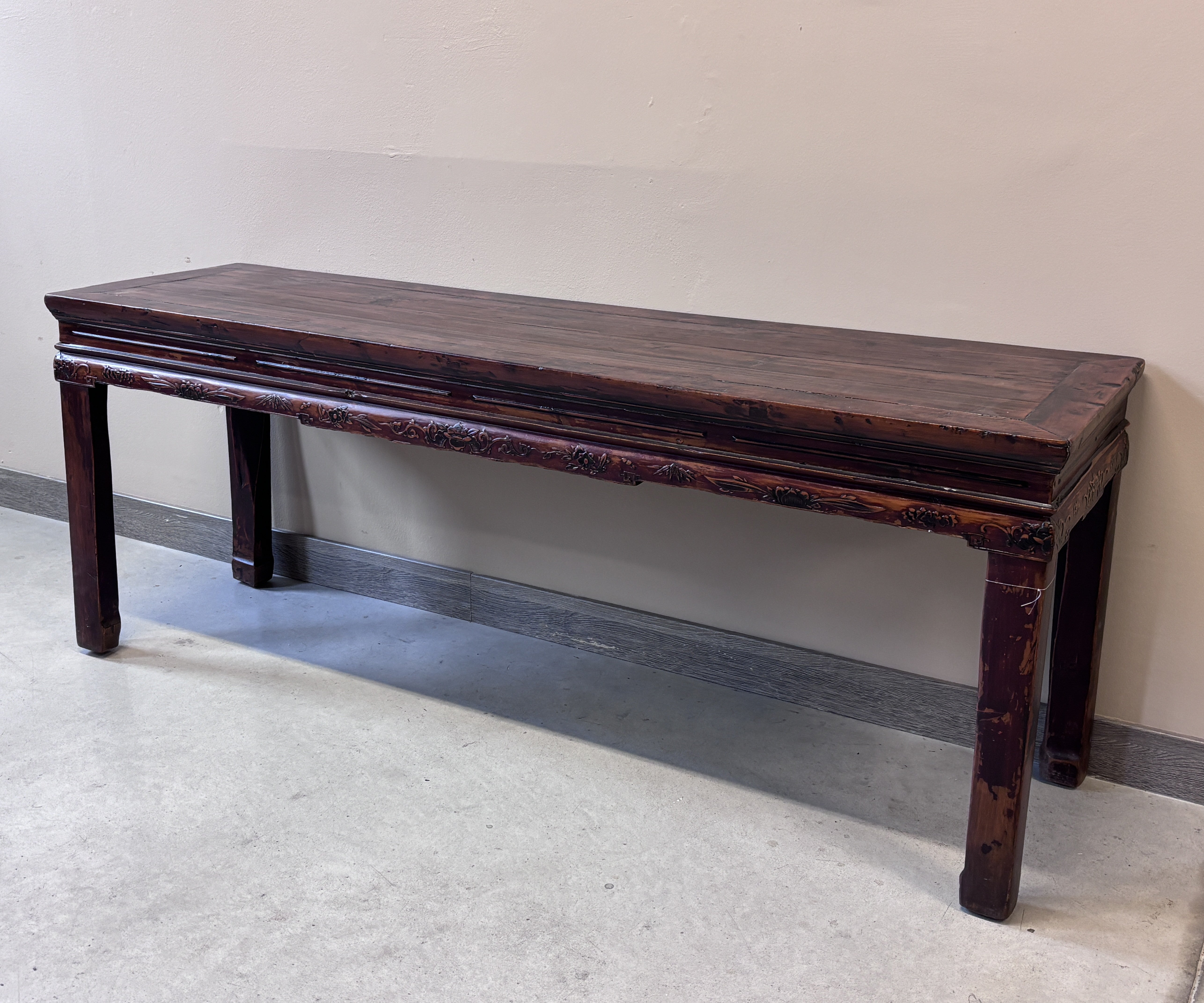 Panchetta cinese con profilo intagliato