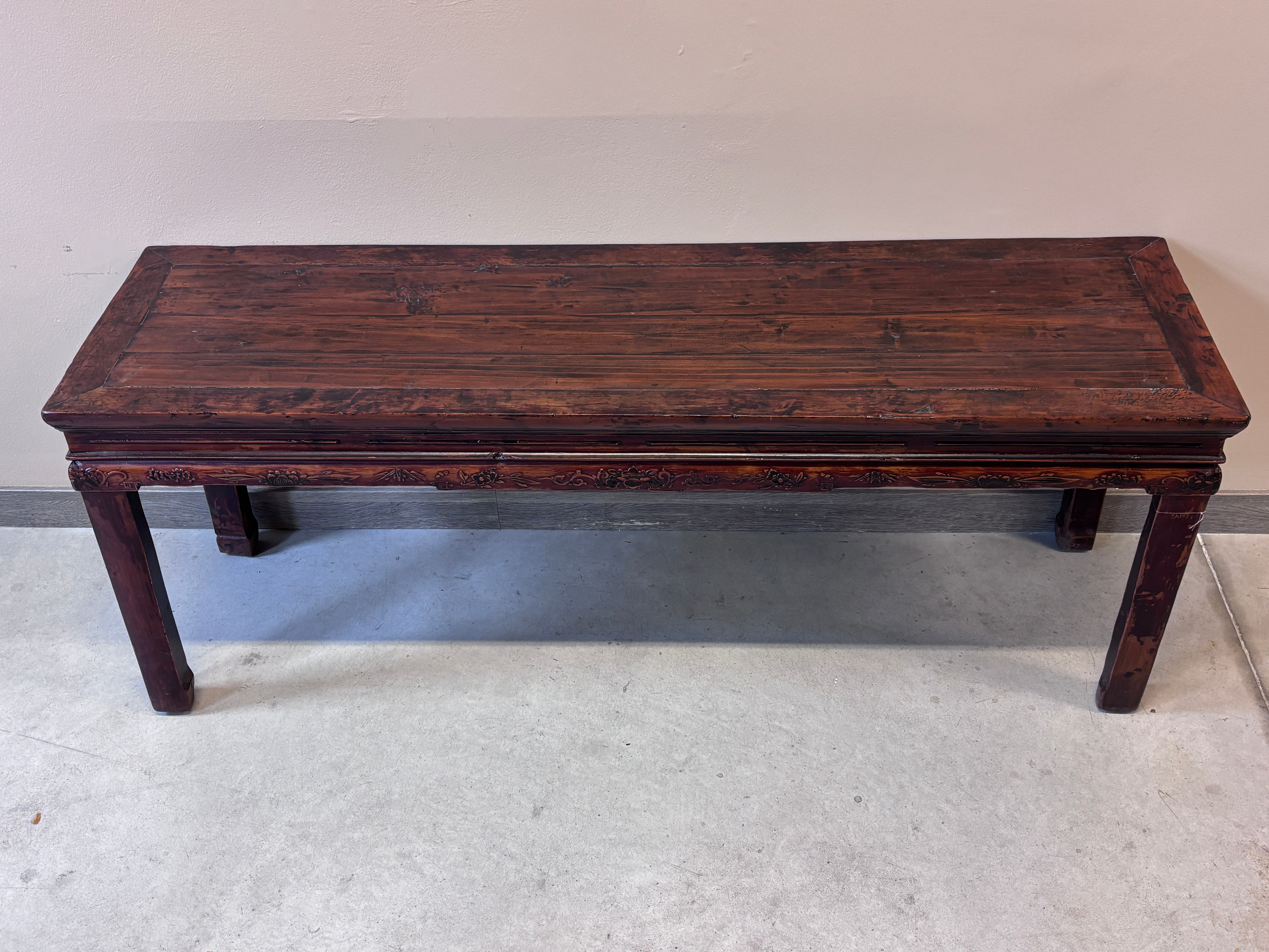 Panchetta cinese con profilo intagliato