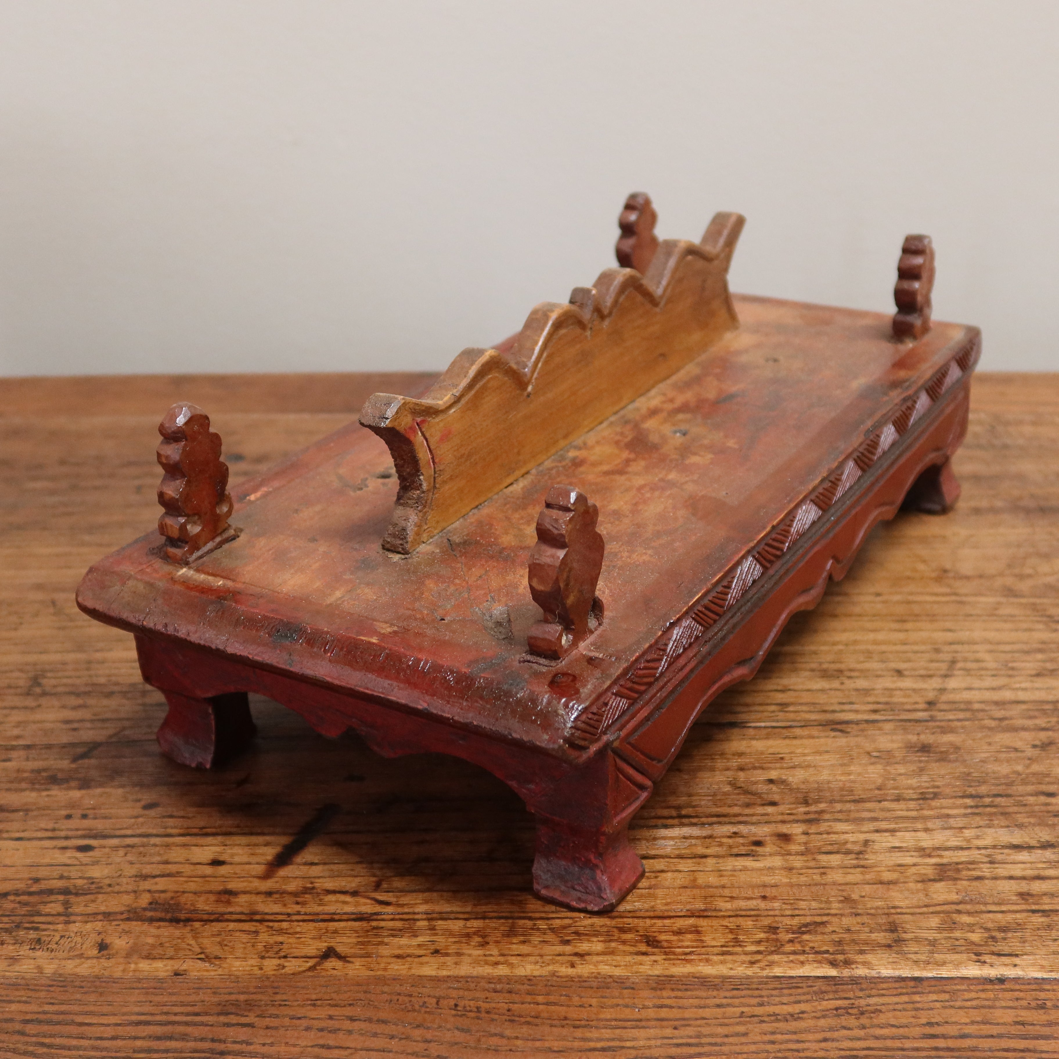 PORTAINCENSO LIGNEO CON INTAGLI