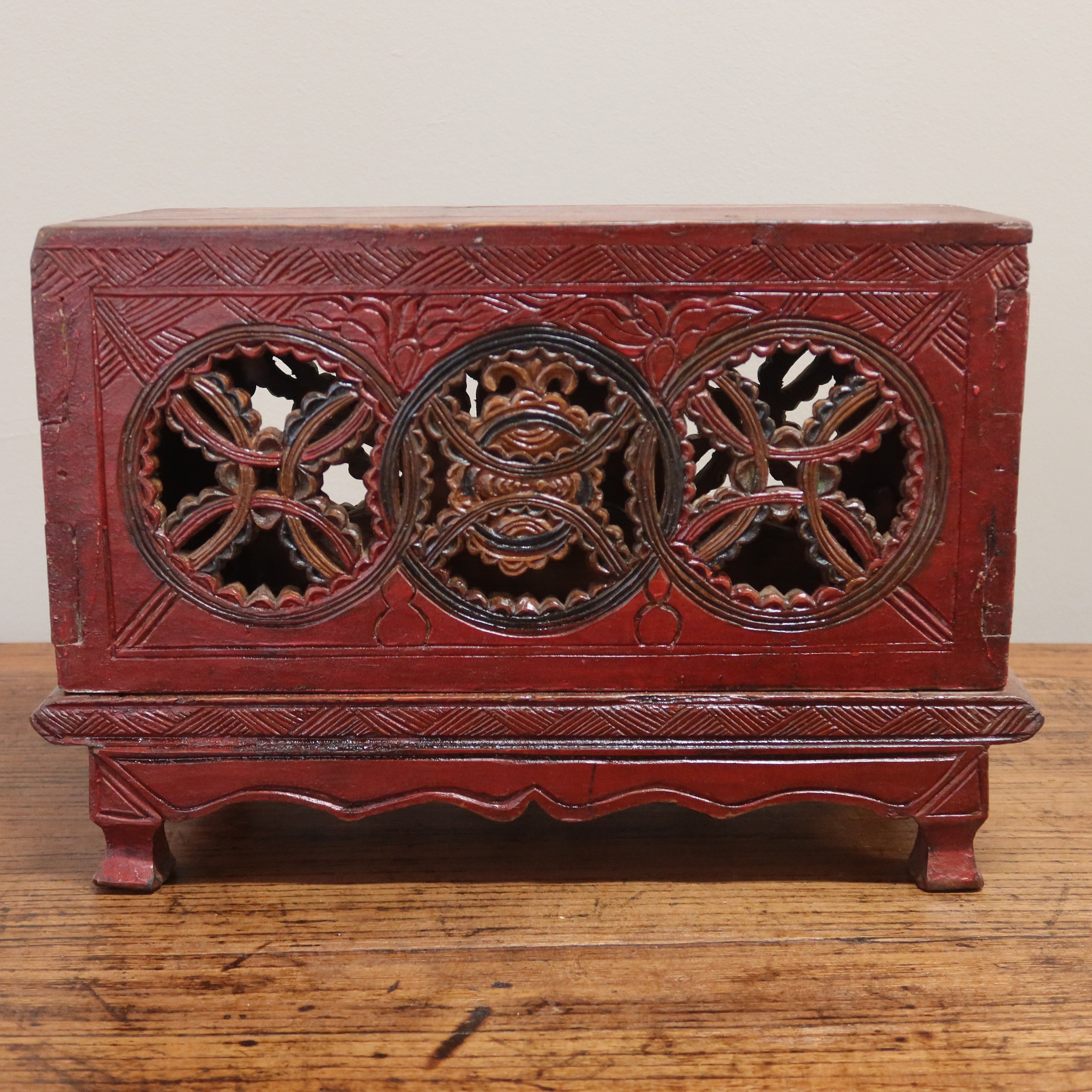 PORTAINCENSO LIGNEO CON INTAGLI