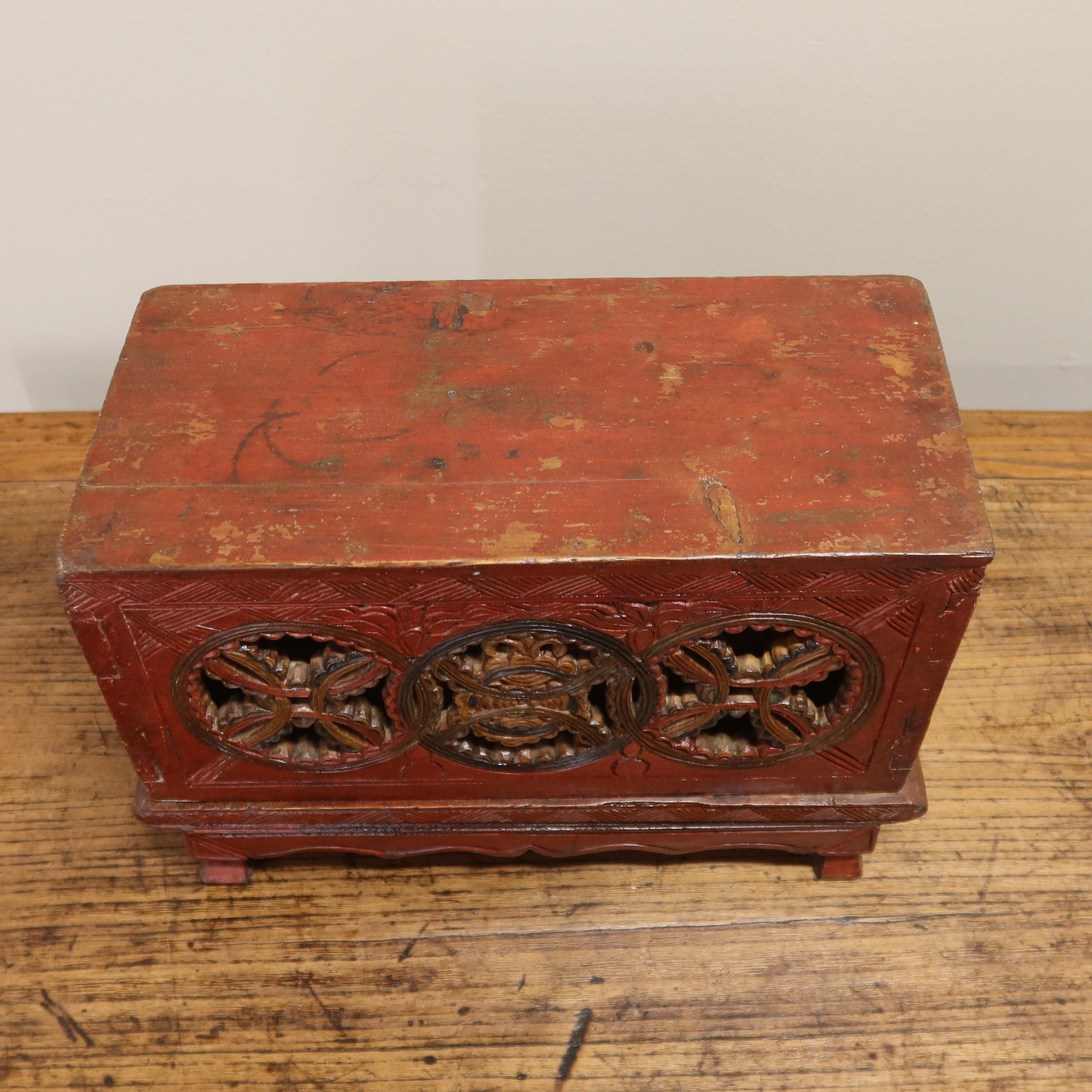 PORTAINCENSO LIGNEO CON INTAGLI