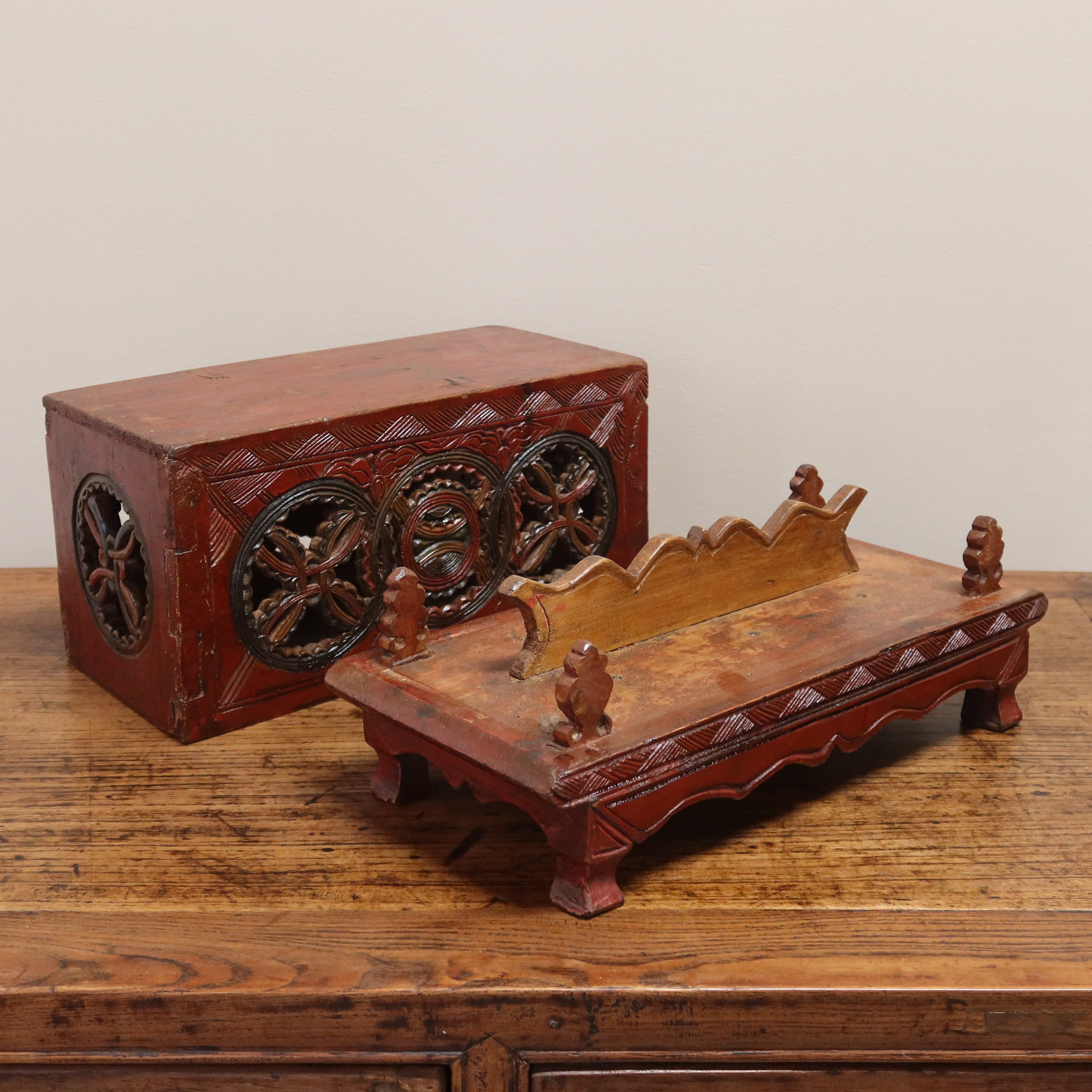 PORTAINCENSO LIGNEO CON INTAGLI