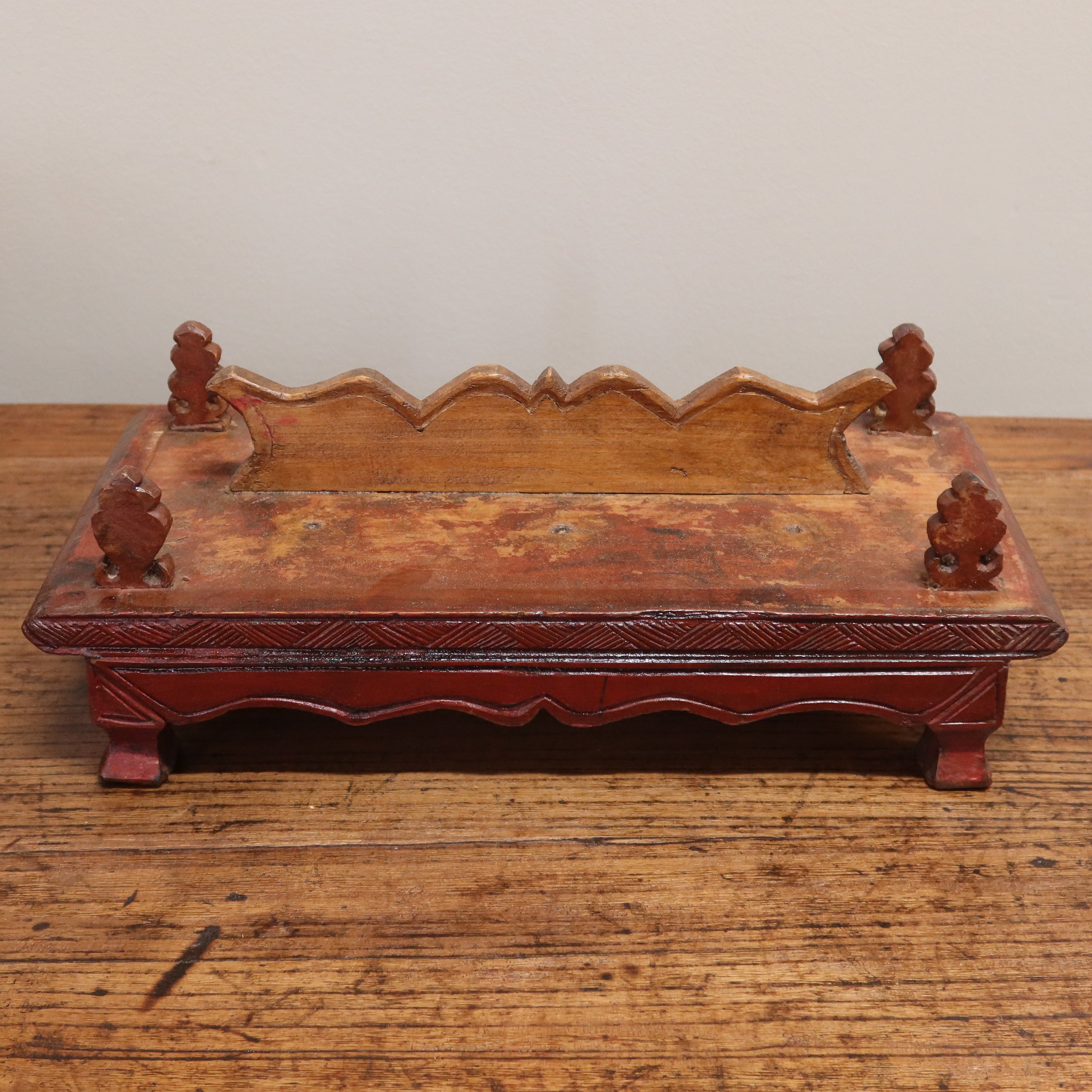 PORTAINCENSO LIGNEO CON INTAGLI