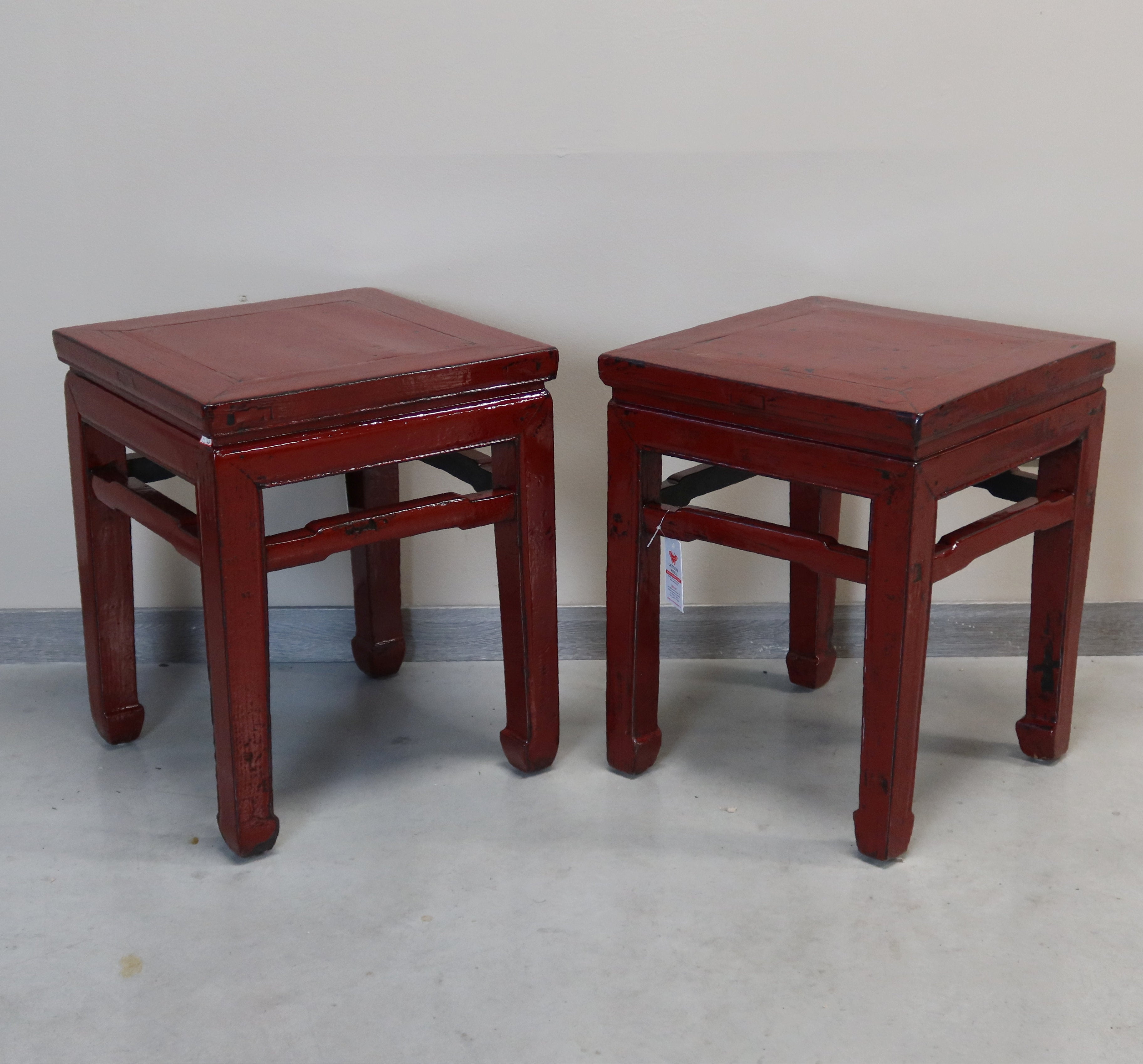 SGABELLO QUADRATO LACCA BORDEUAX