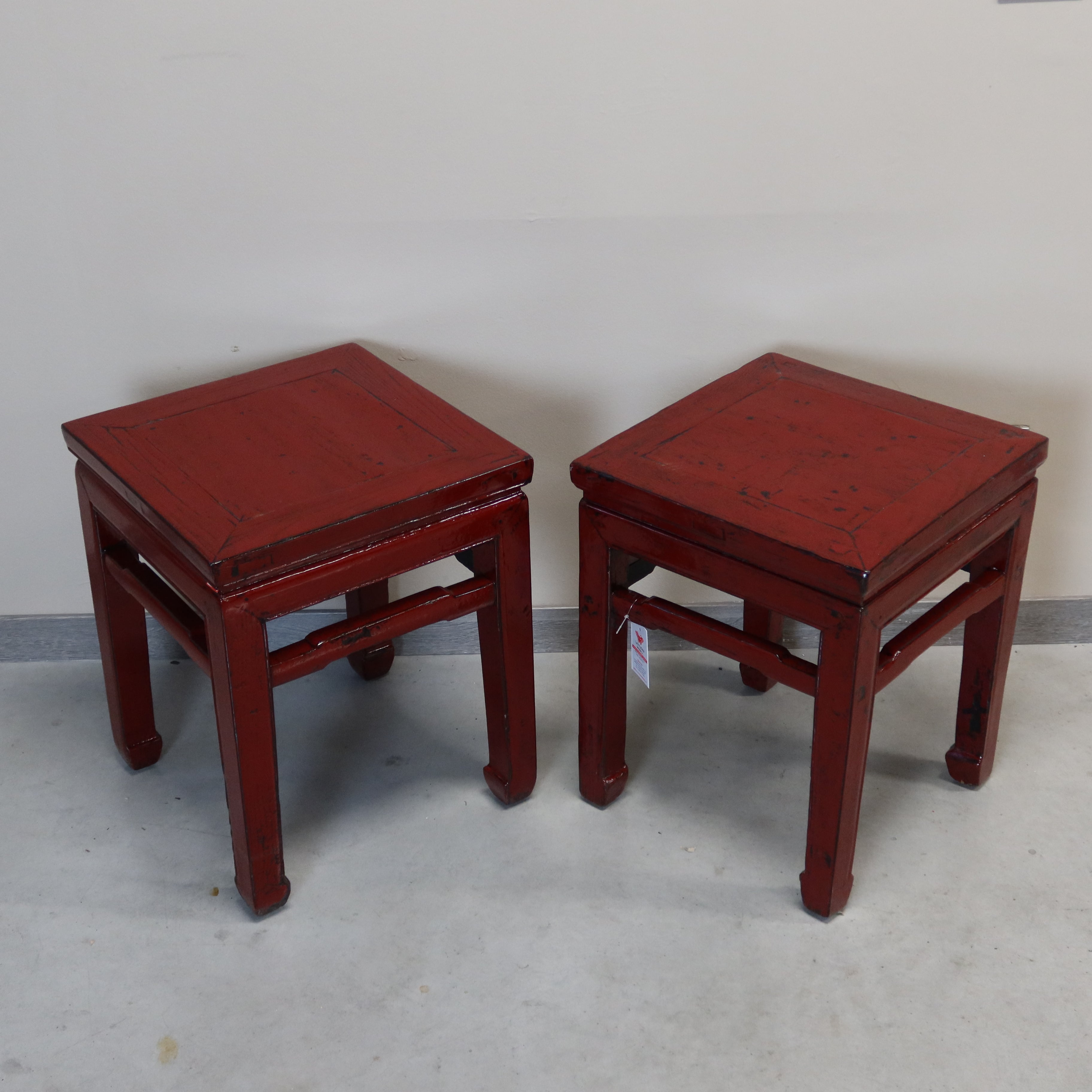 SGABELLO QUADRATO LACCA BORDEUAX