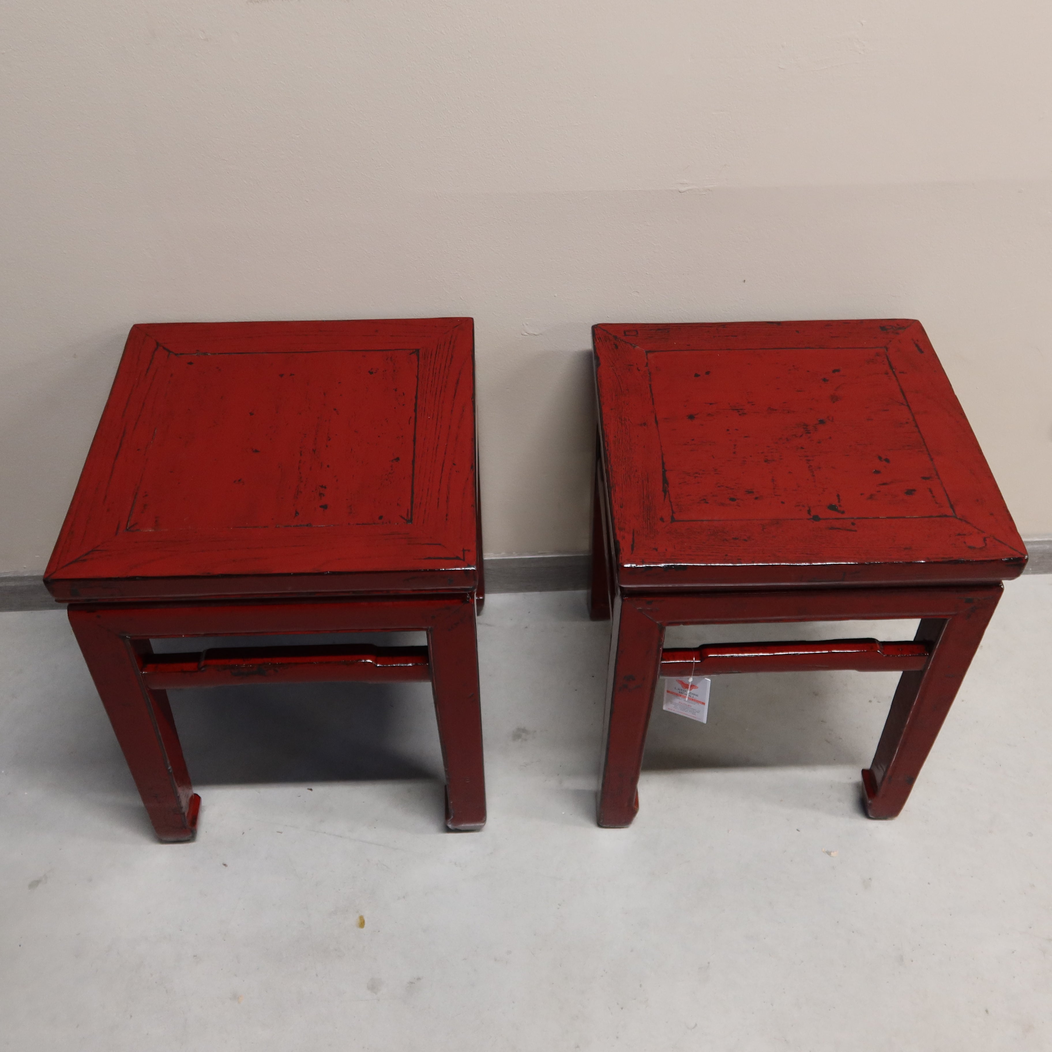 SGABELLO QUADRATO LACCA BORDEUAX