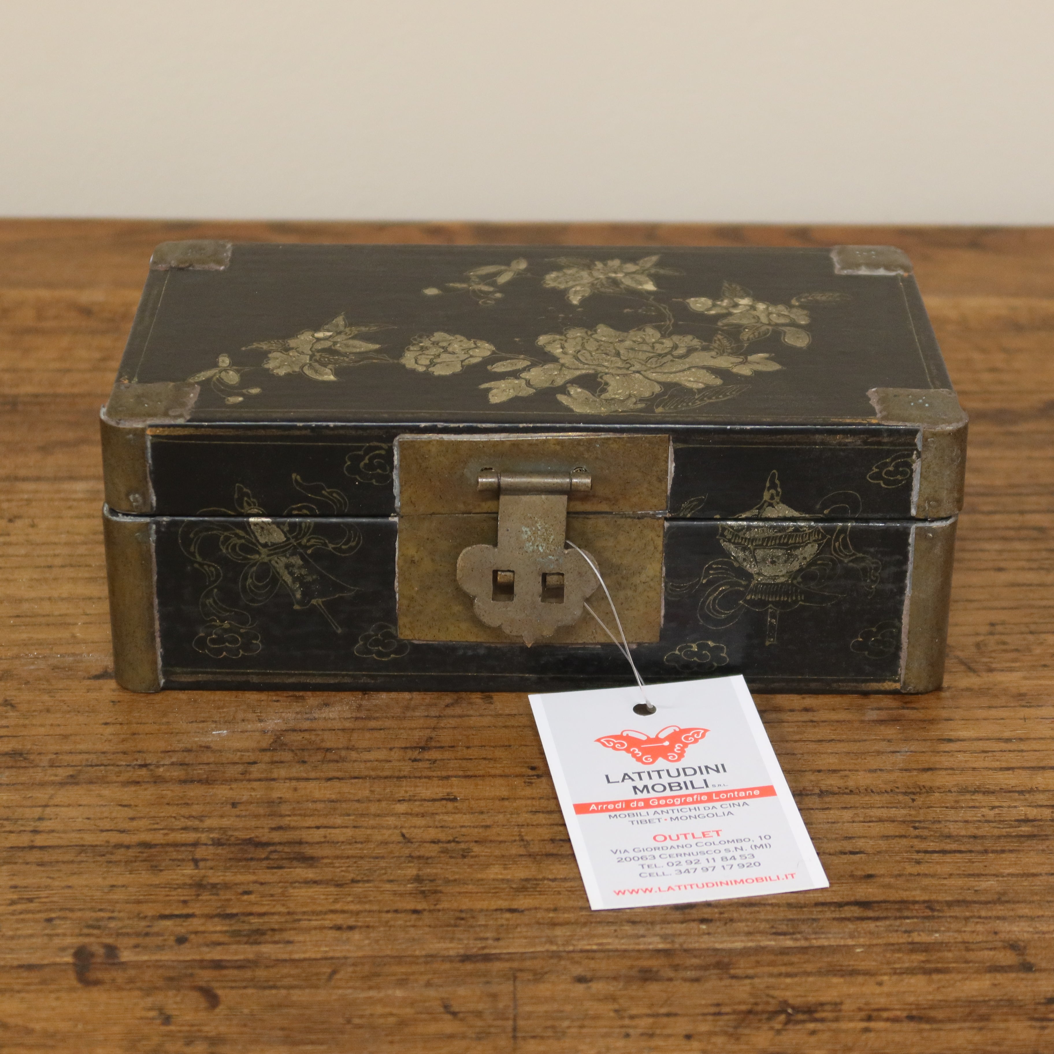 SCATOLA CINESE NERA CON DECORI DORATI