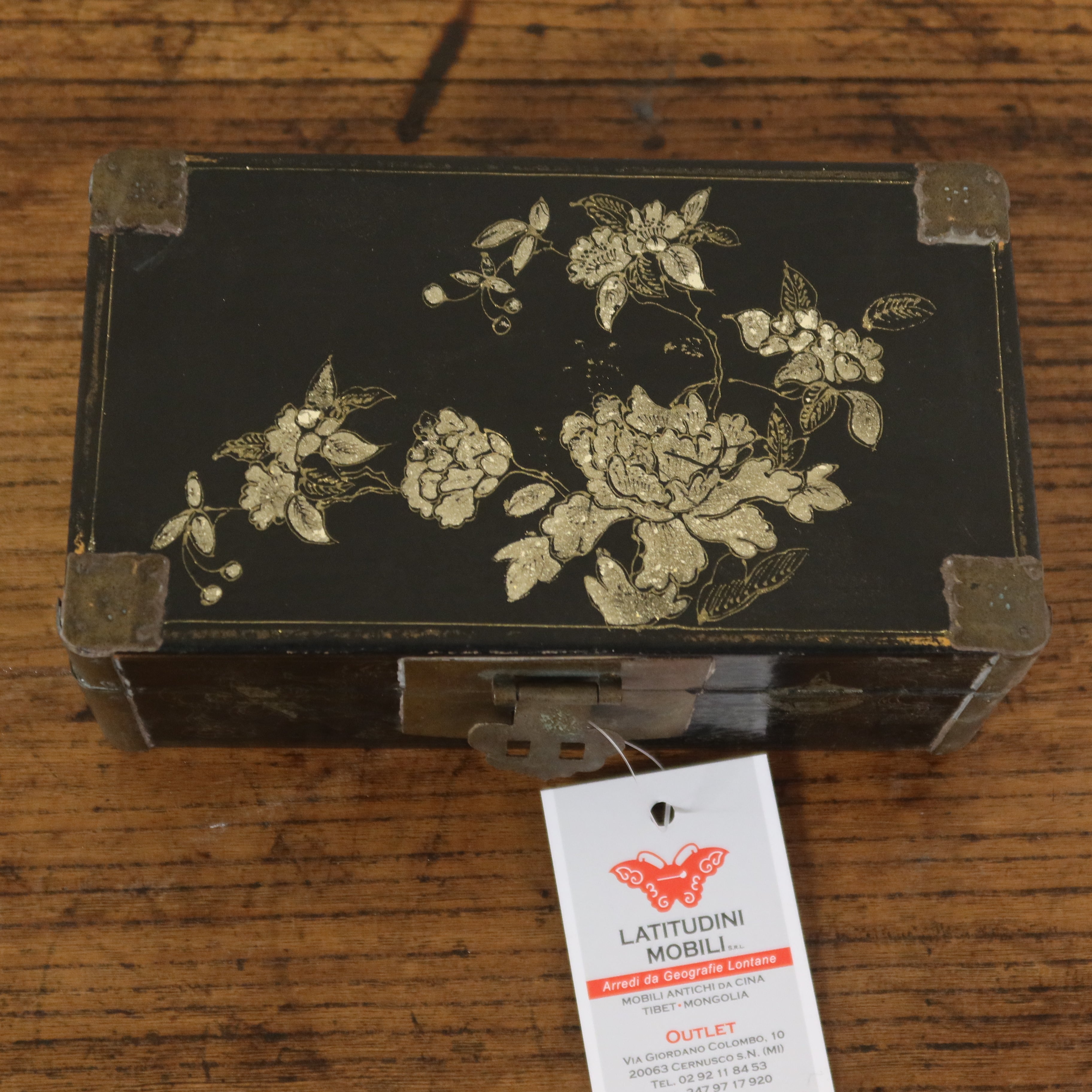 SCATOLA CINESE NERA CON DECORI DORATI