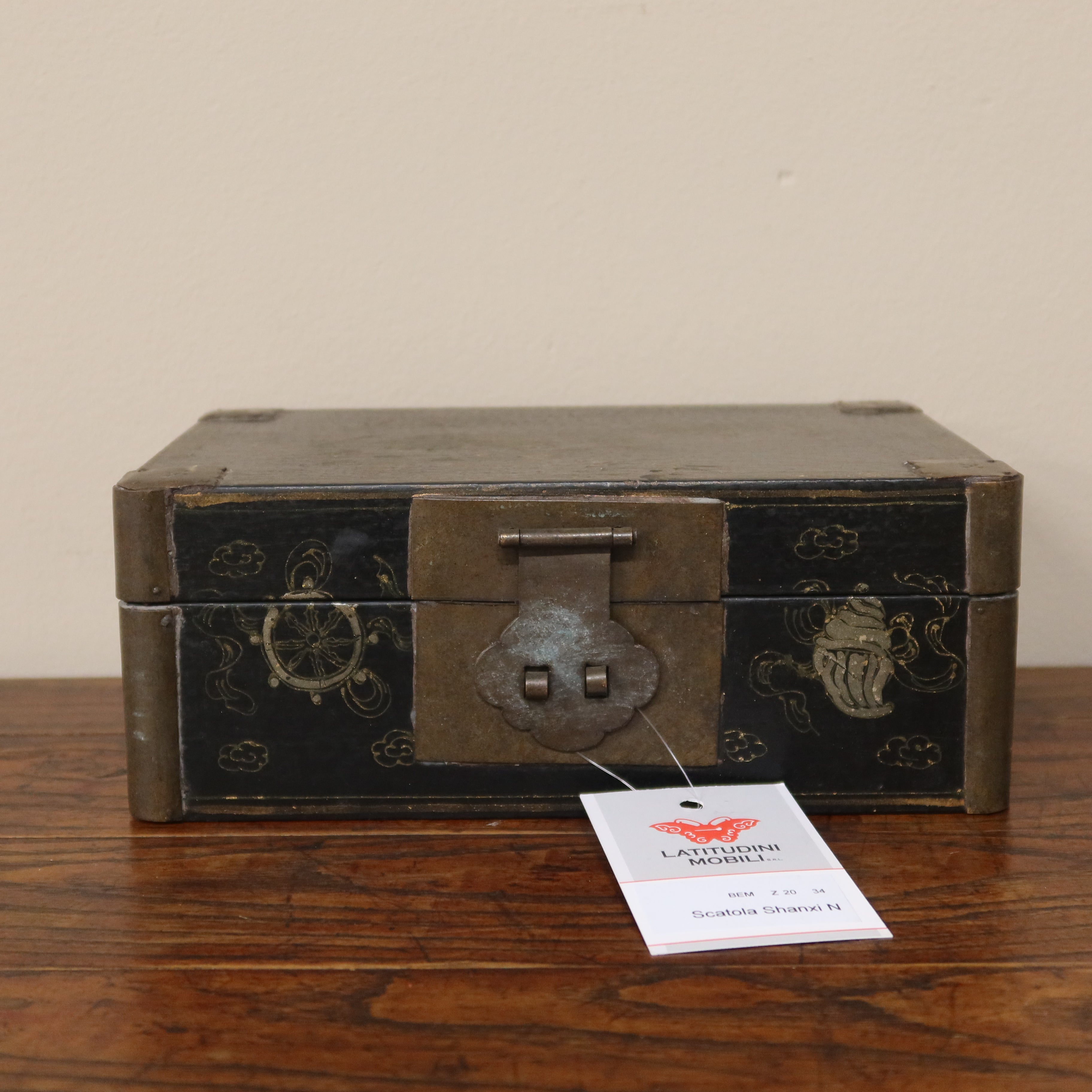 SCATOLA CINESE NERA CON DECORI