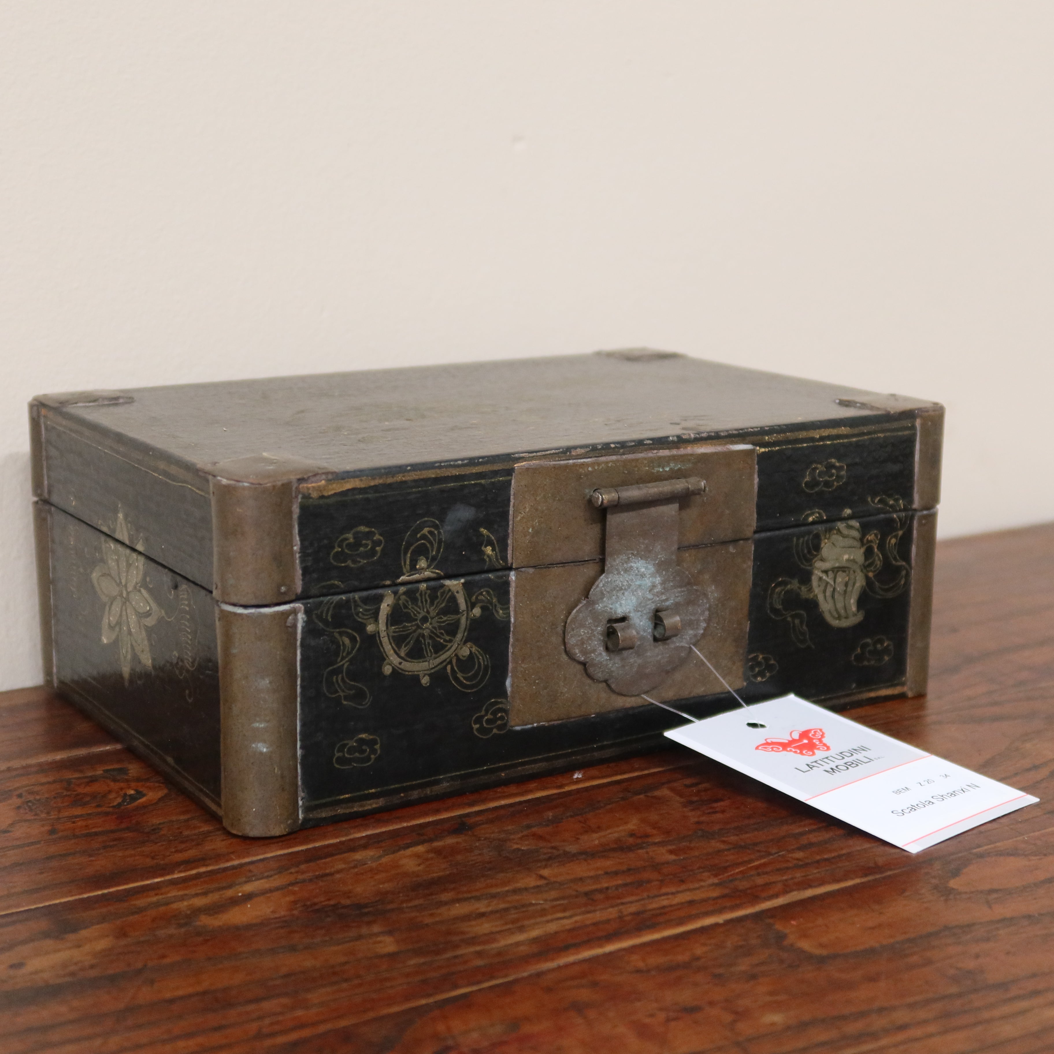 SCATOLA CINESE NERA CON DECORI