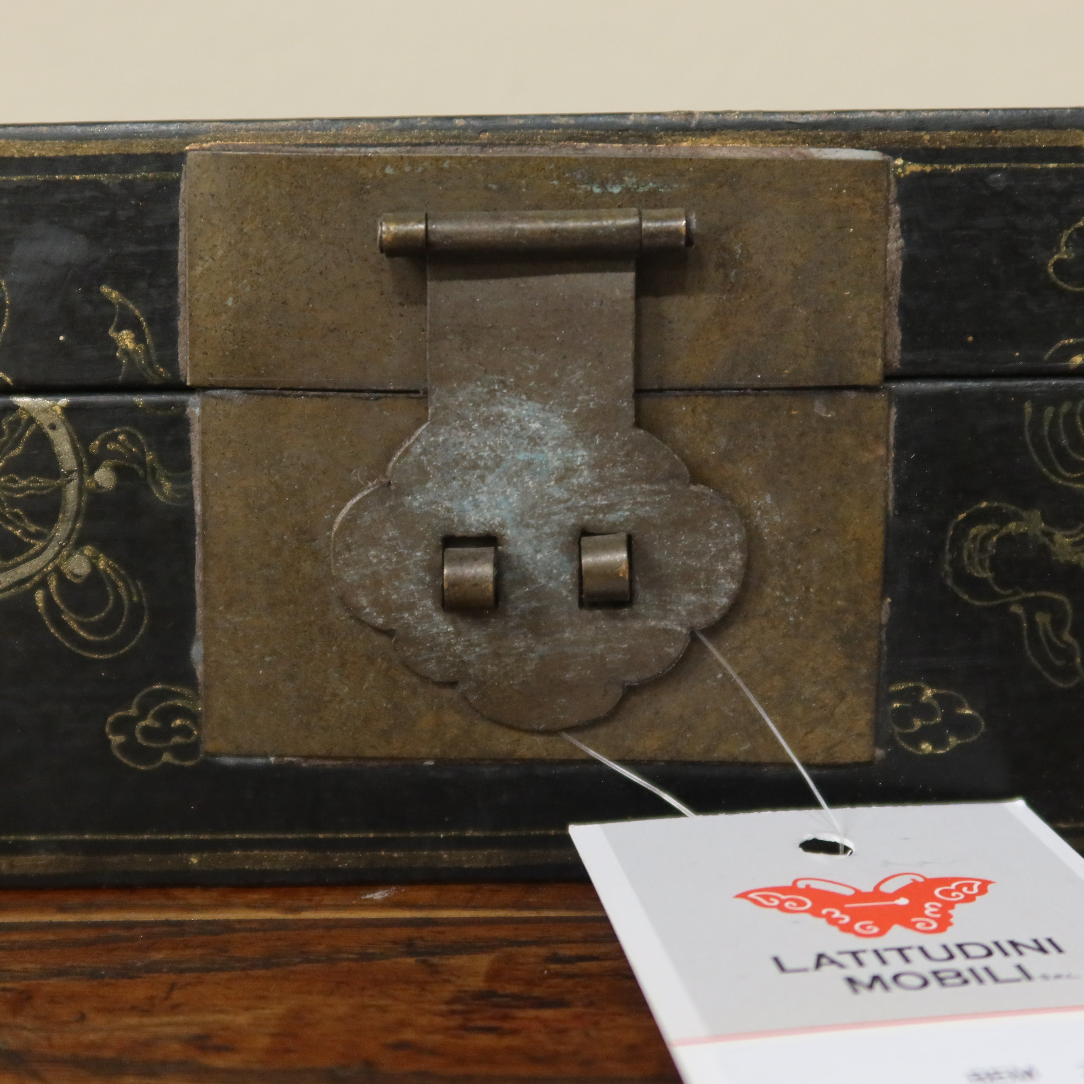 SCATOLA CINESE NERA CON DECORI