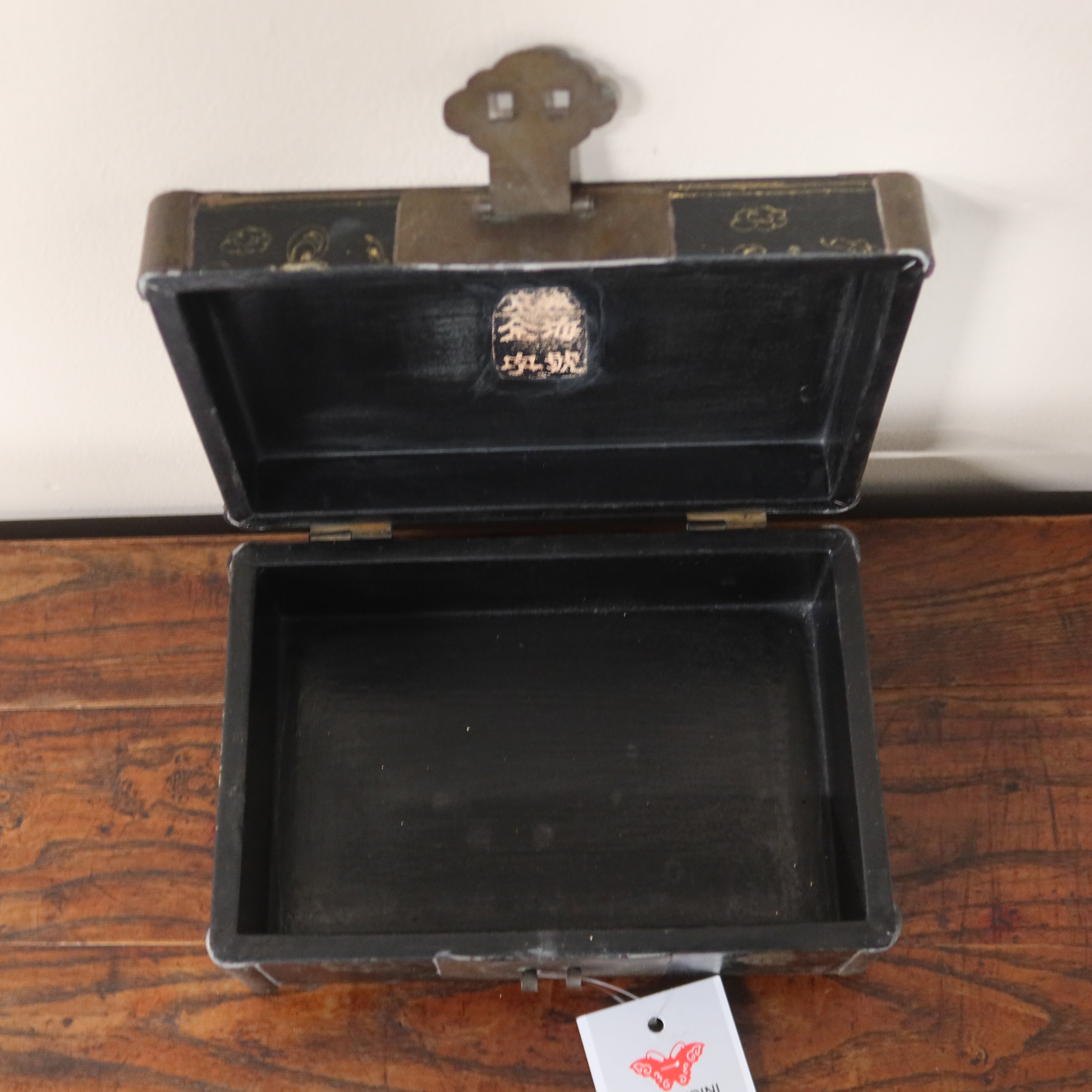 SCATOLA CINESE NERA CON DECORI