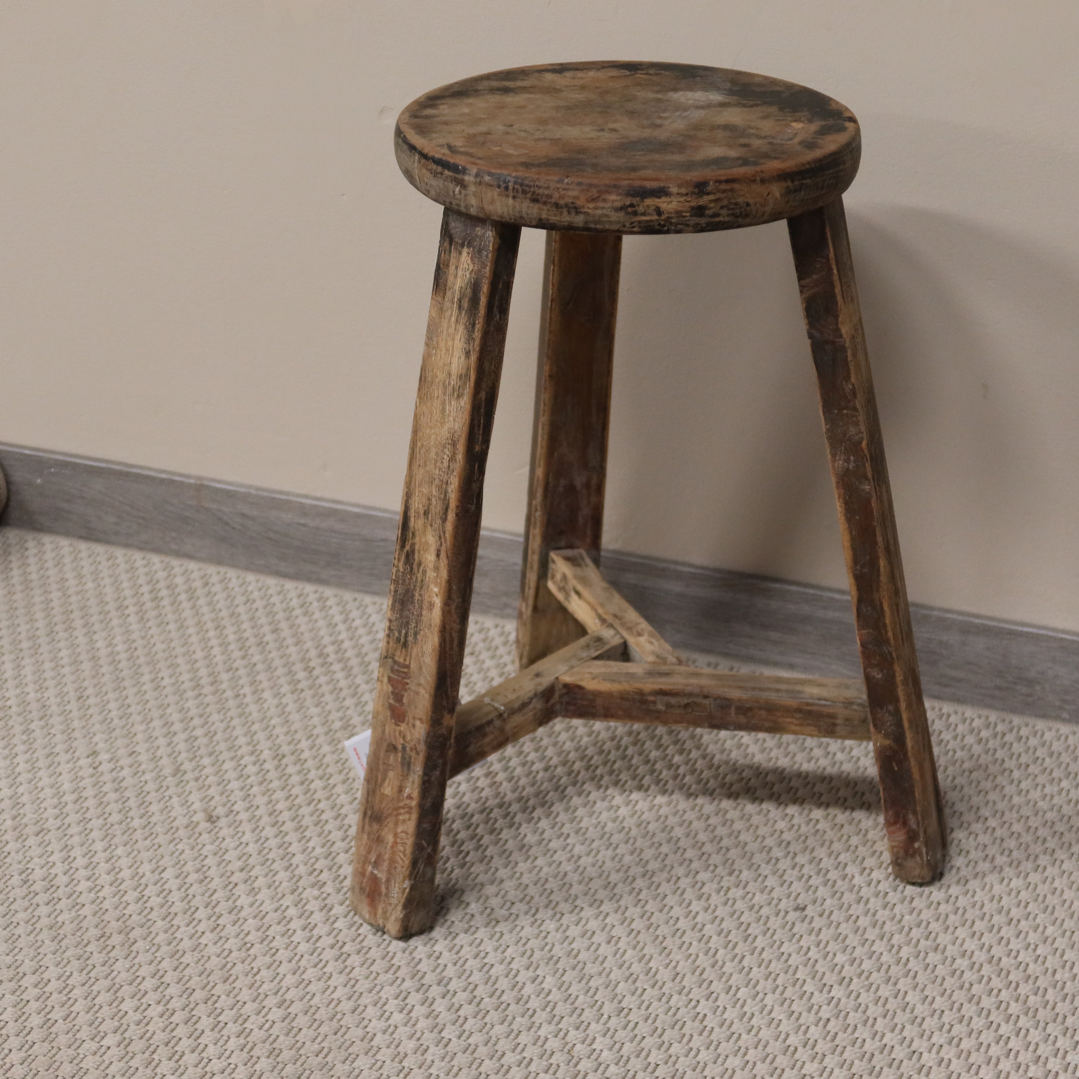 SGABELLINO CINESE TONDO GAMBE A TRAPEZIO