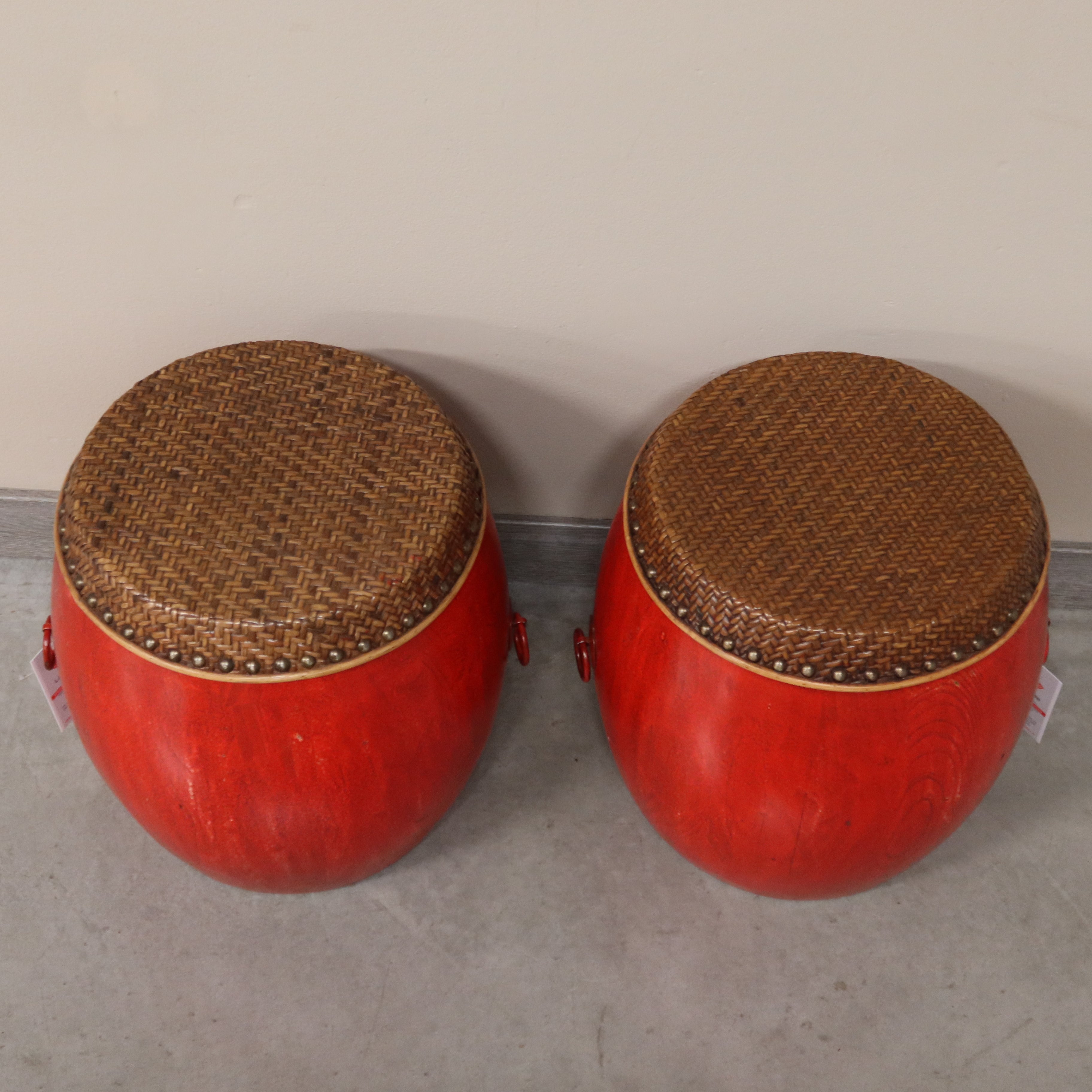 SGABELLO A BOTTE LACCA ROSSA PIANO RATTAN