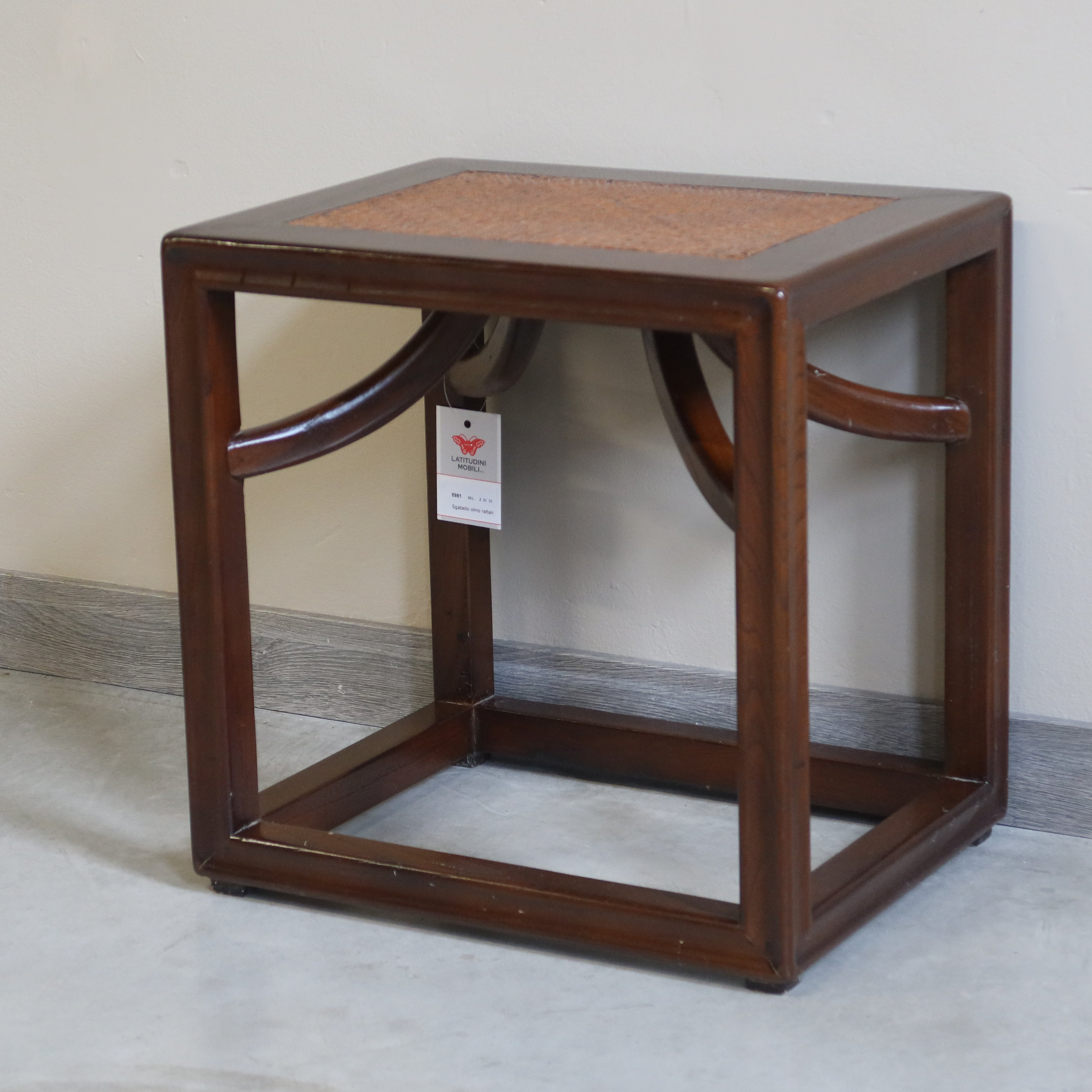 SGABELLO OLMO CINESE PIANO RATTAN