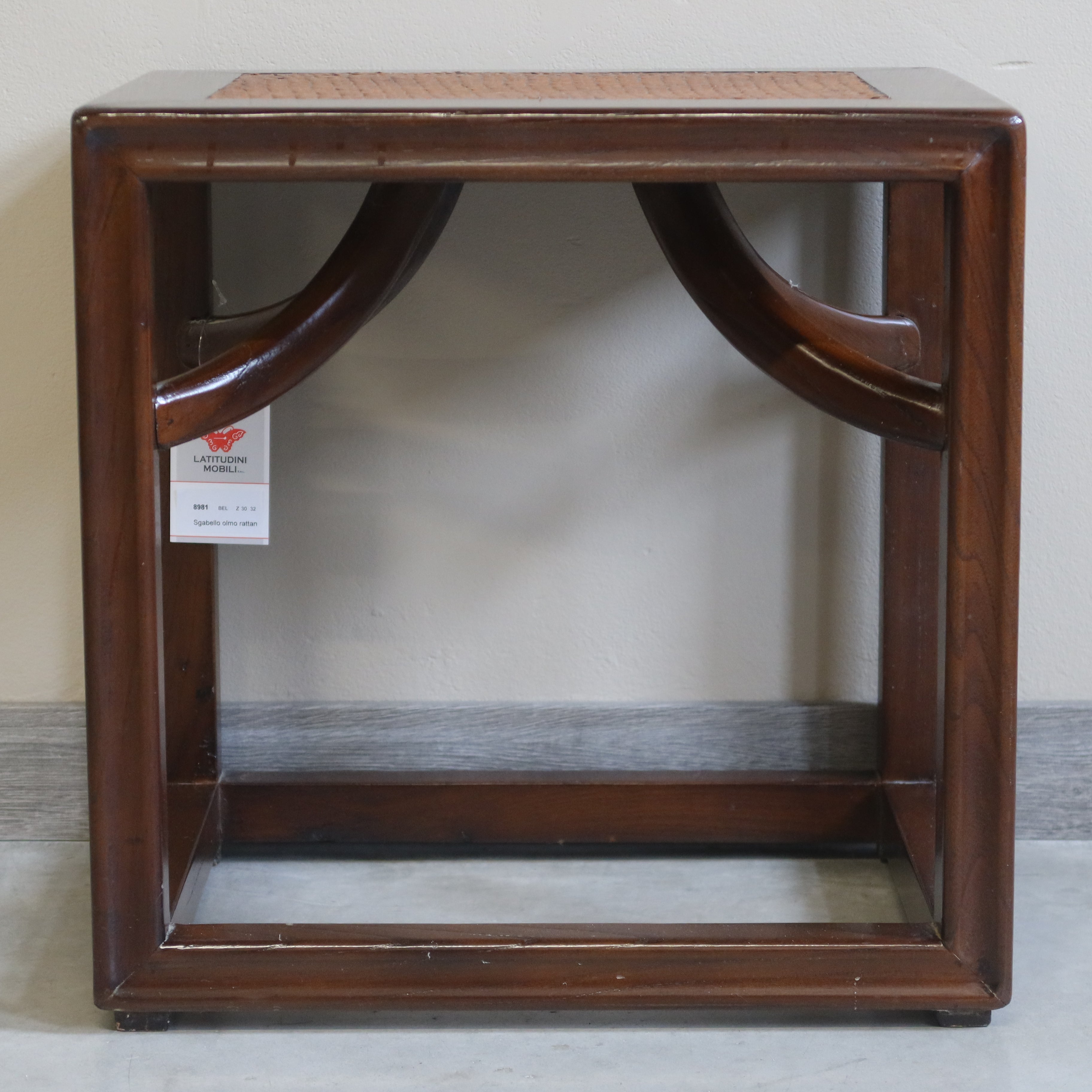 SGABELLO OLMO CINESE PIANO RATTAN