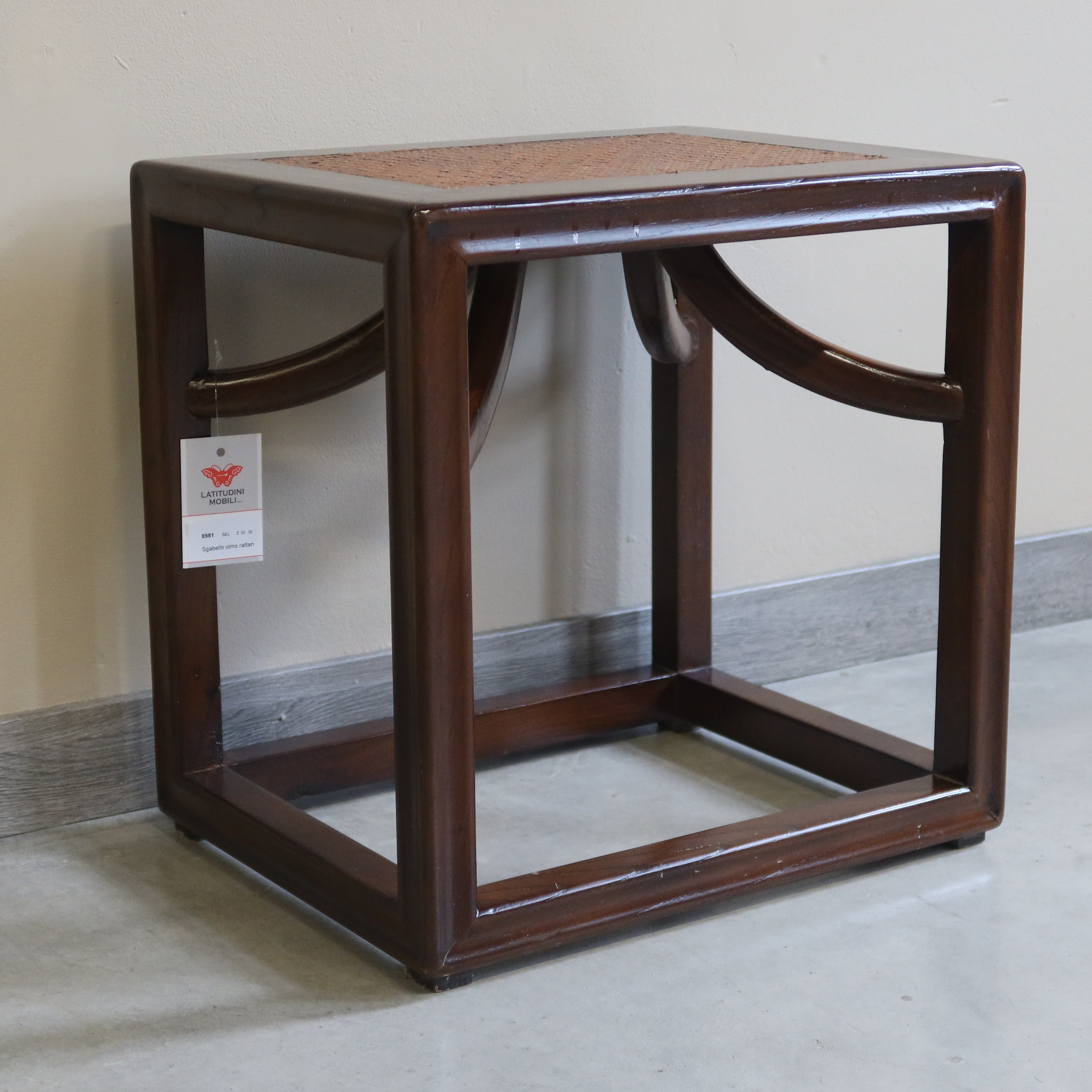 SGABELLO OLMO CINESE PIANO RATTAN