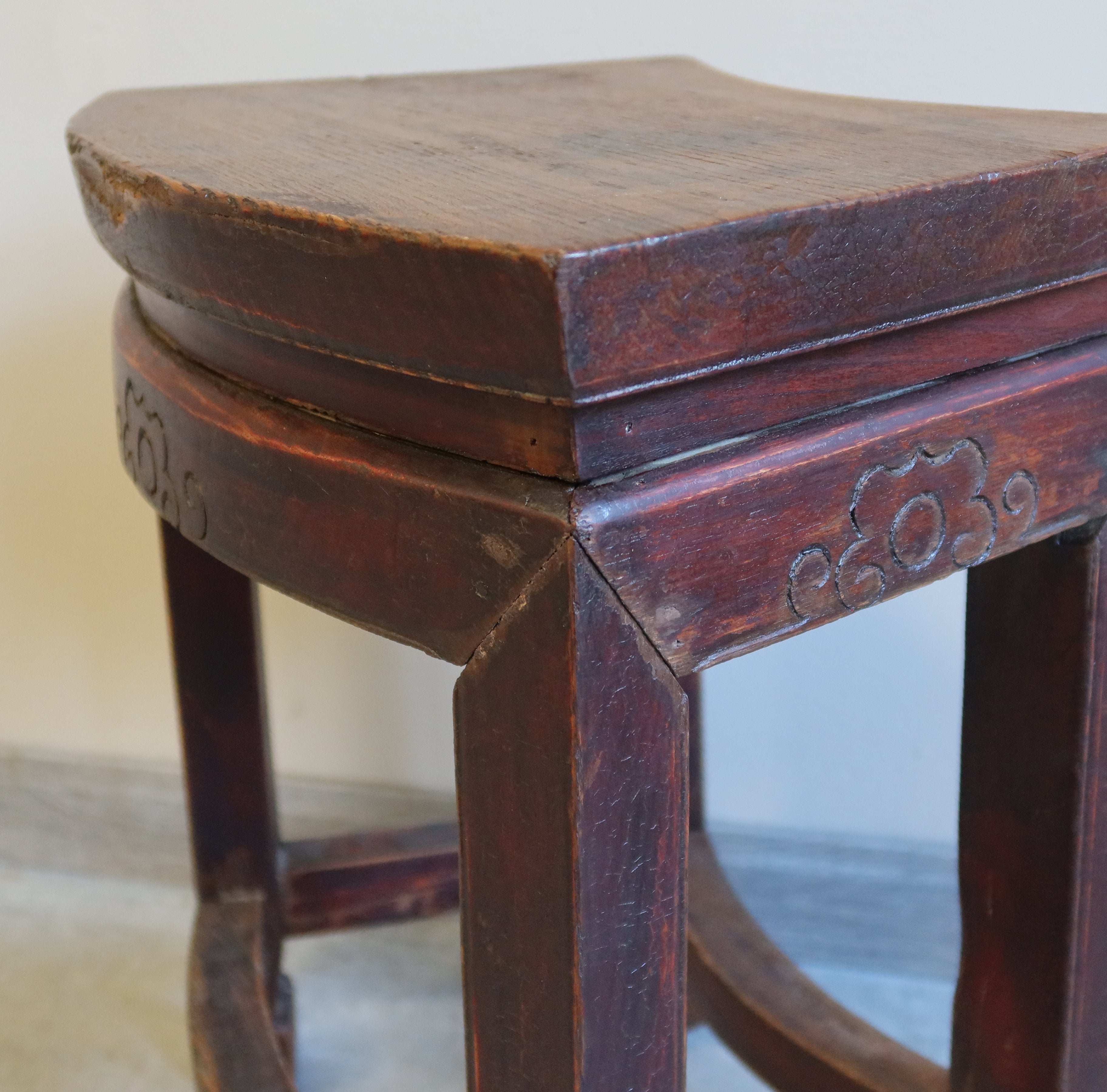 SGABELLO STONDATO OLMO CINESE