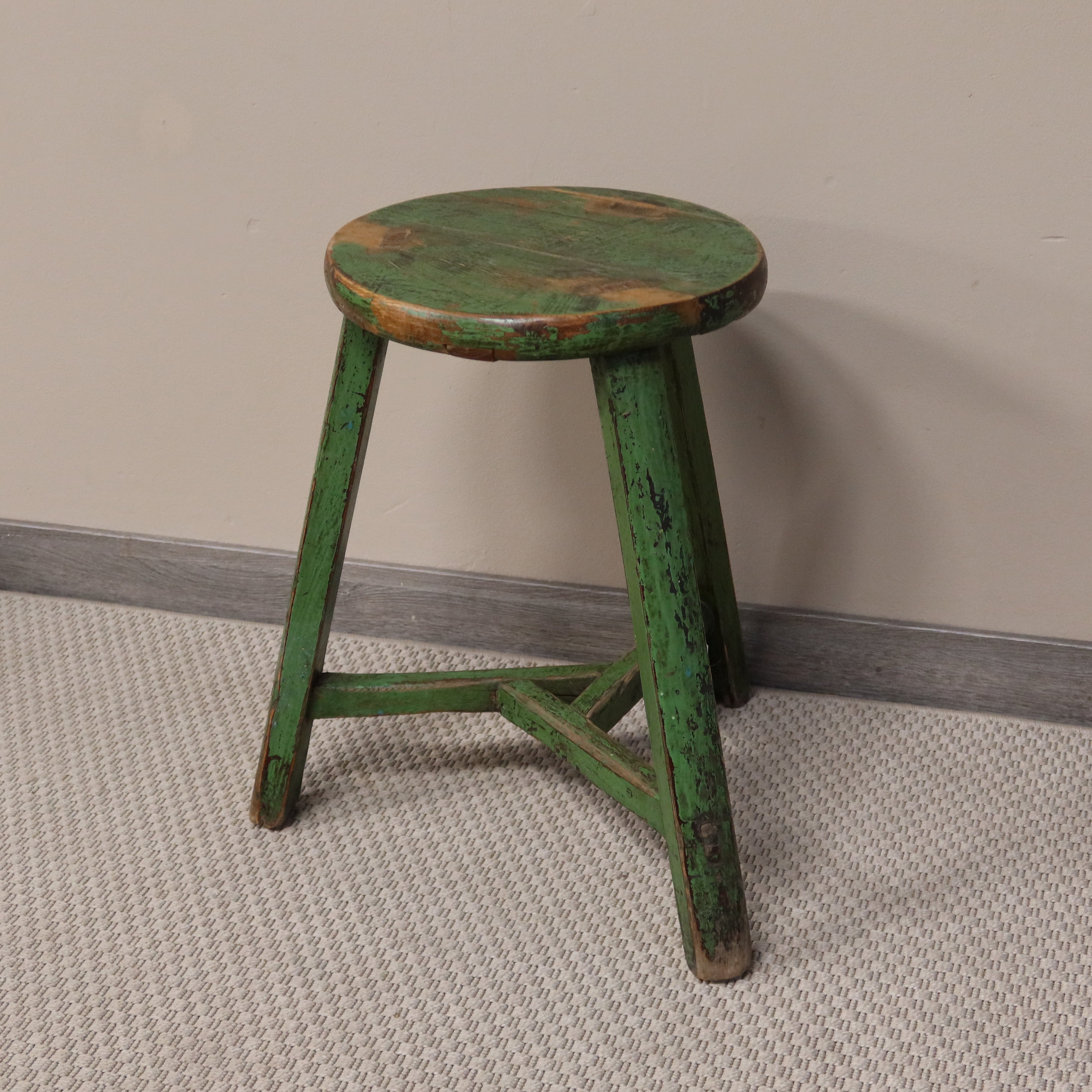 SGABELLINO CINESE TONDO GAMBE A TRAPEZIO