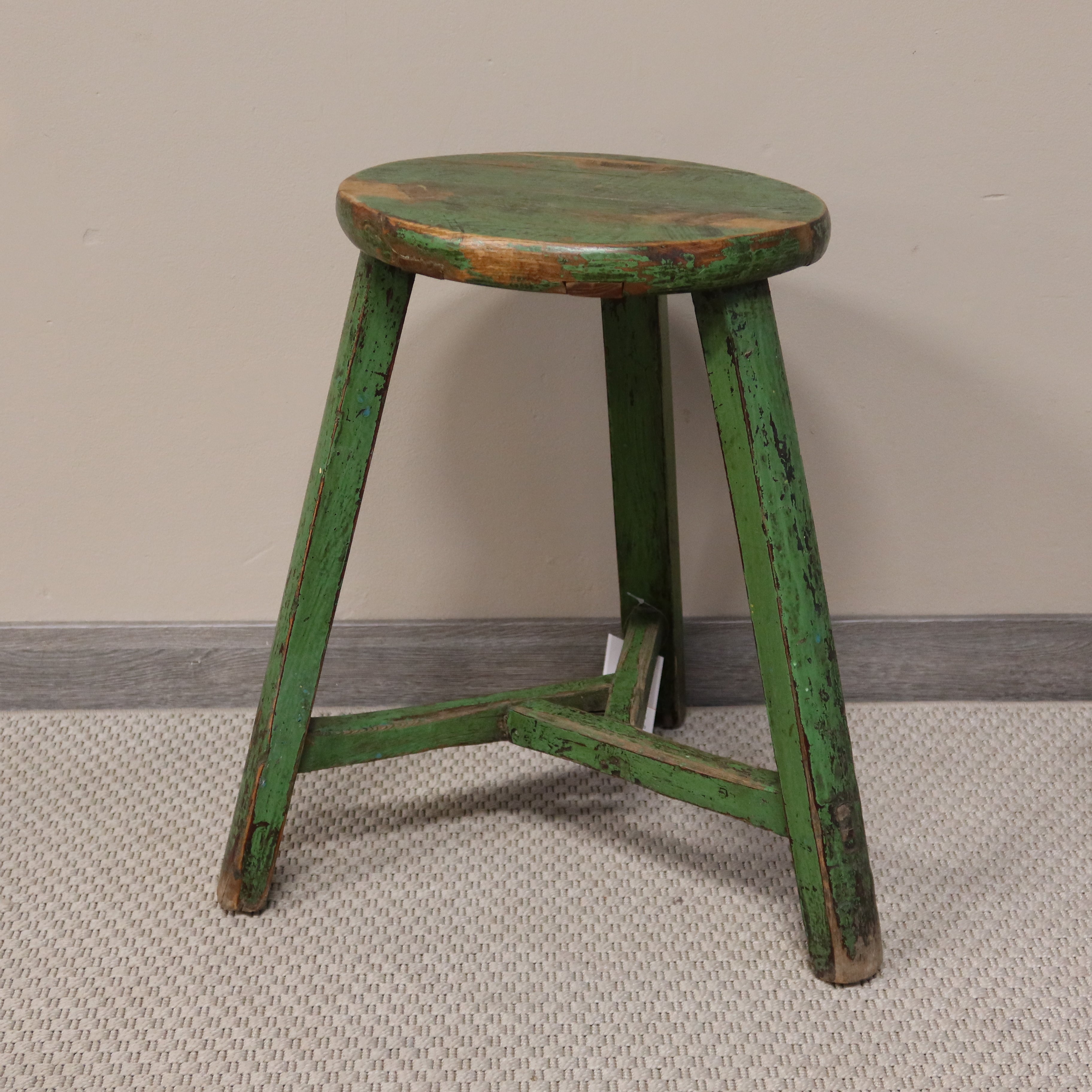 SGABELLINO CINESE TONDO GAMBE A TRAPEZIO