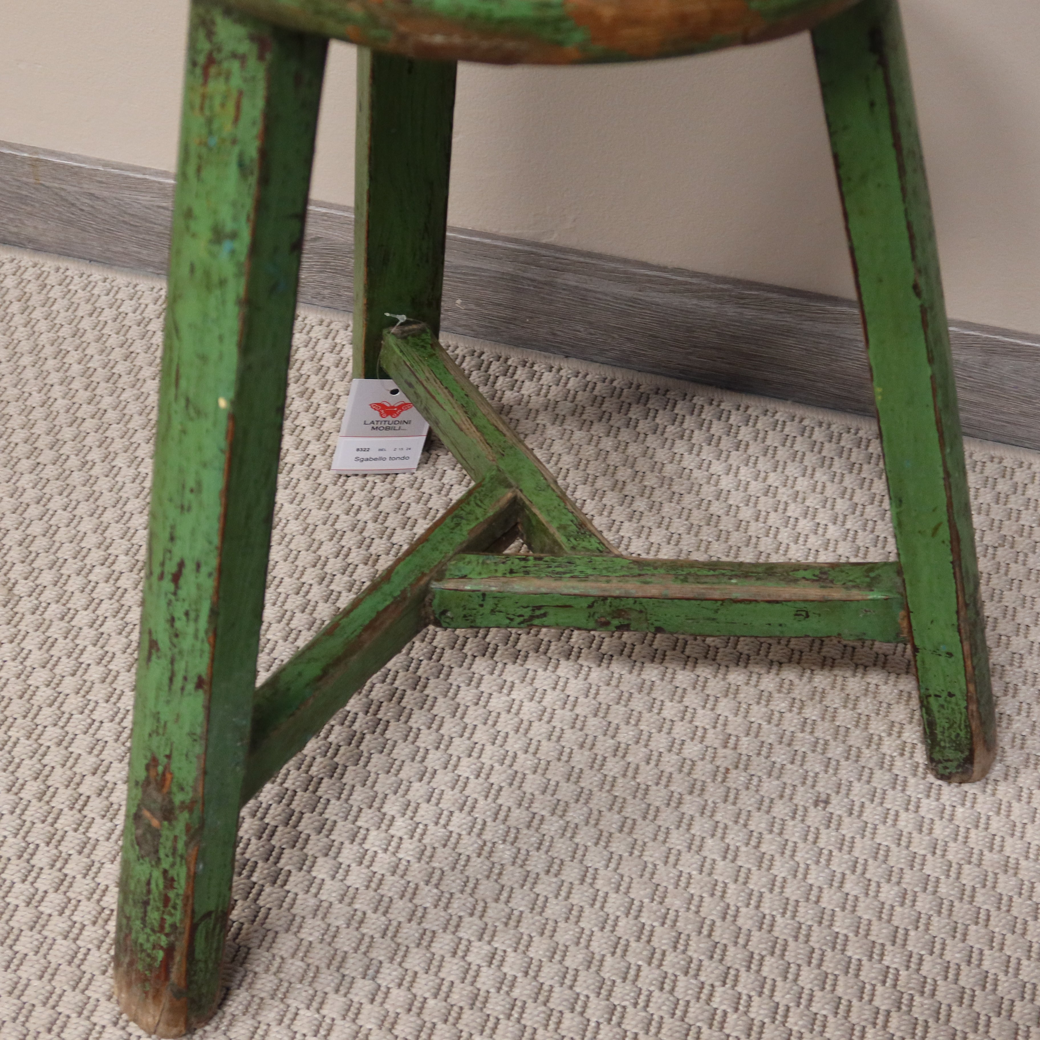 SGABELLINO CINESE TONDO GAMBE A TRAPEZIO