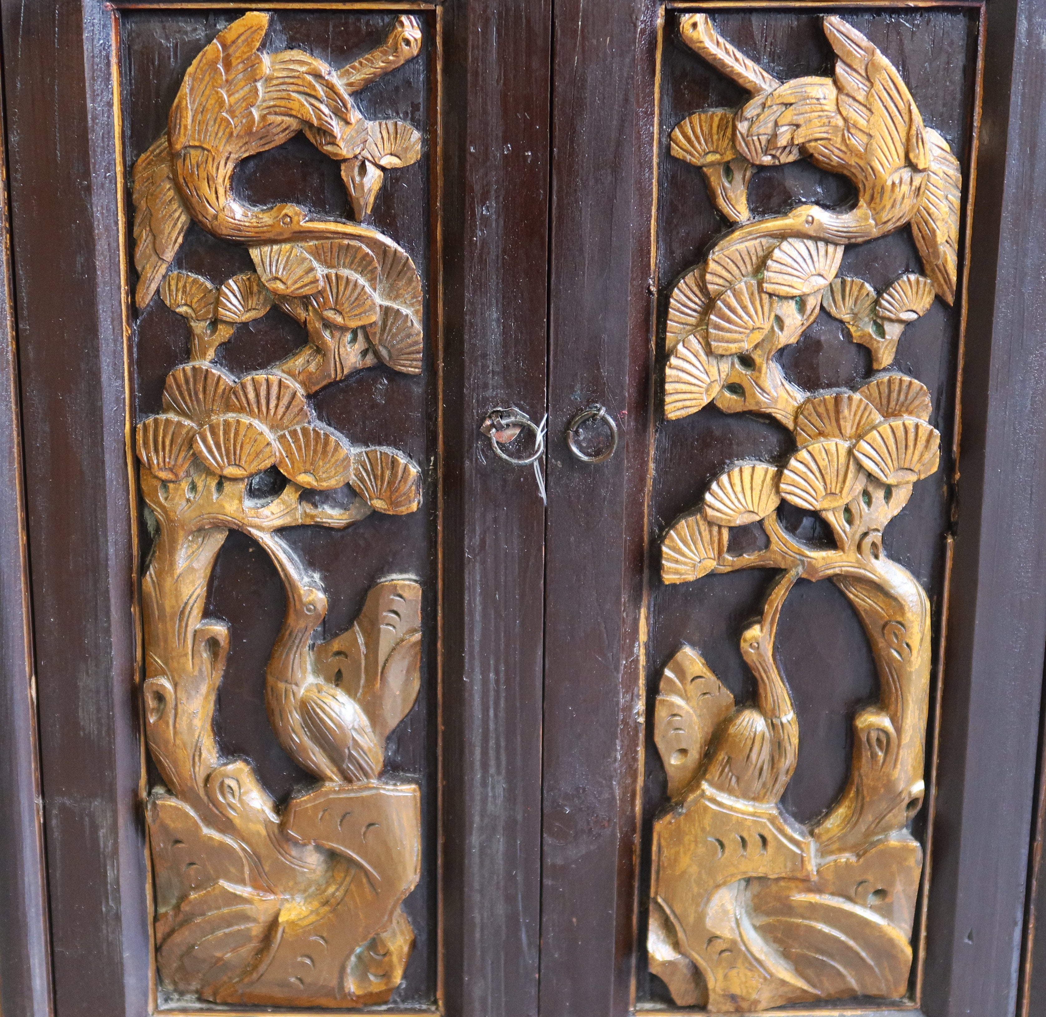 COMODINETTO 2A CON INTAGLI DORATI