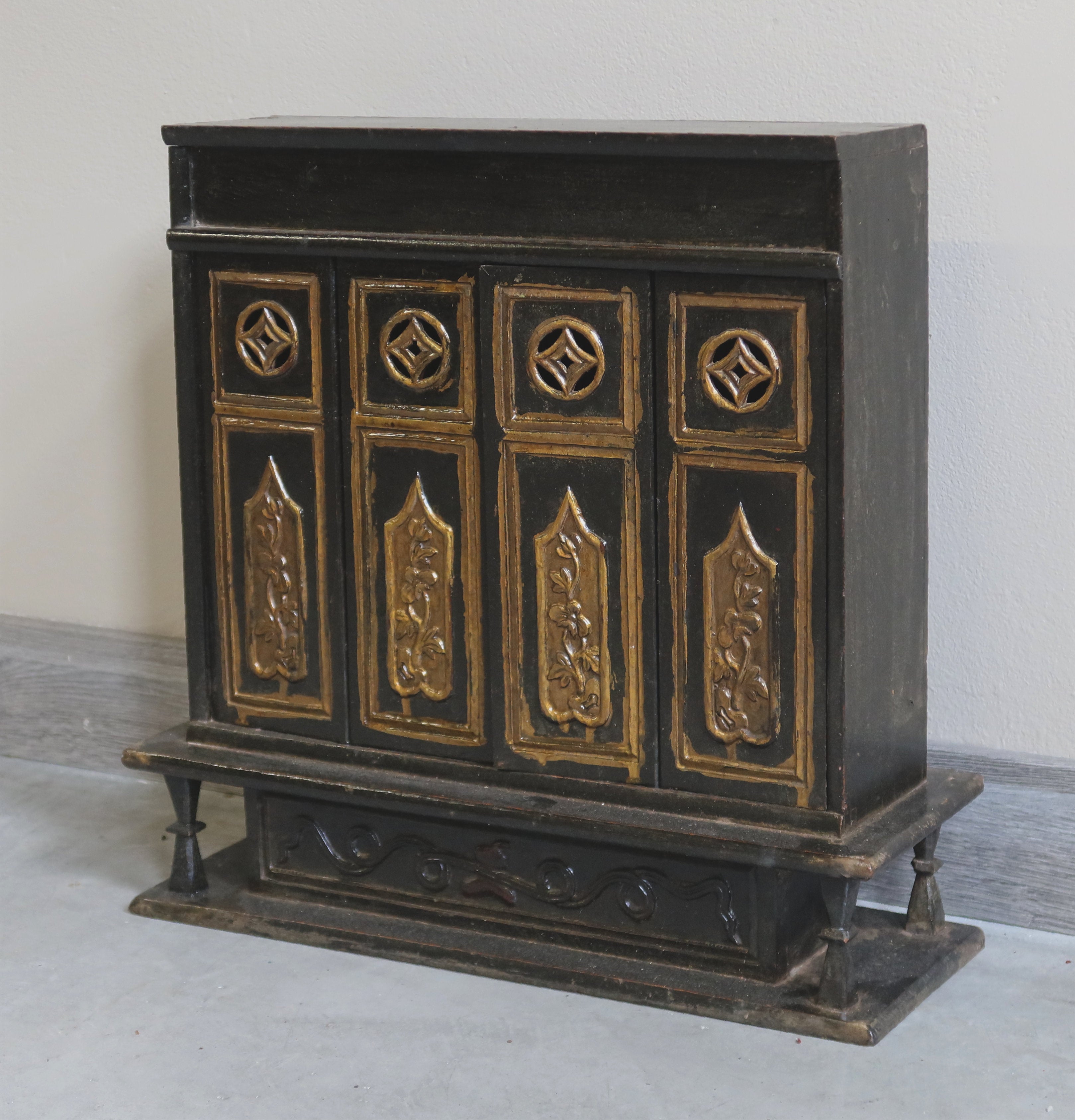 PICCOLO STIPETTO VOTIVO INTAGLI DORATI