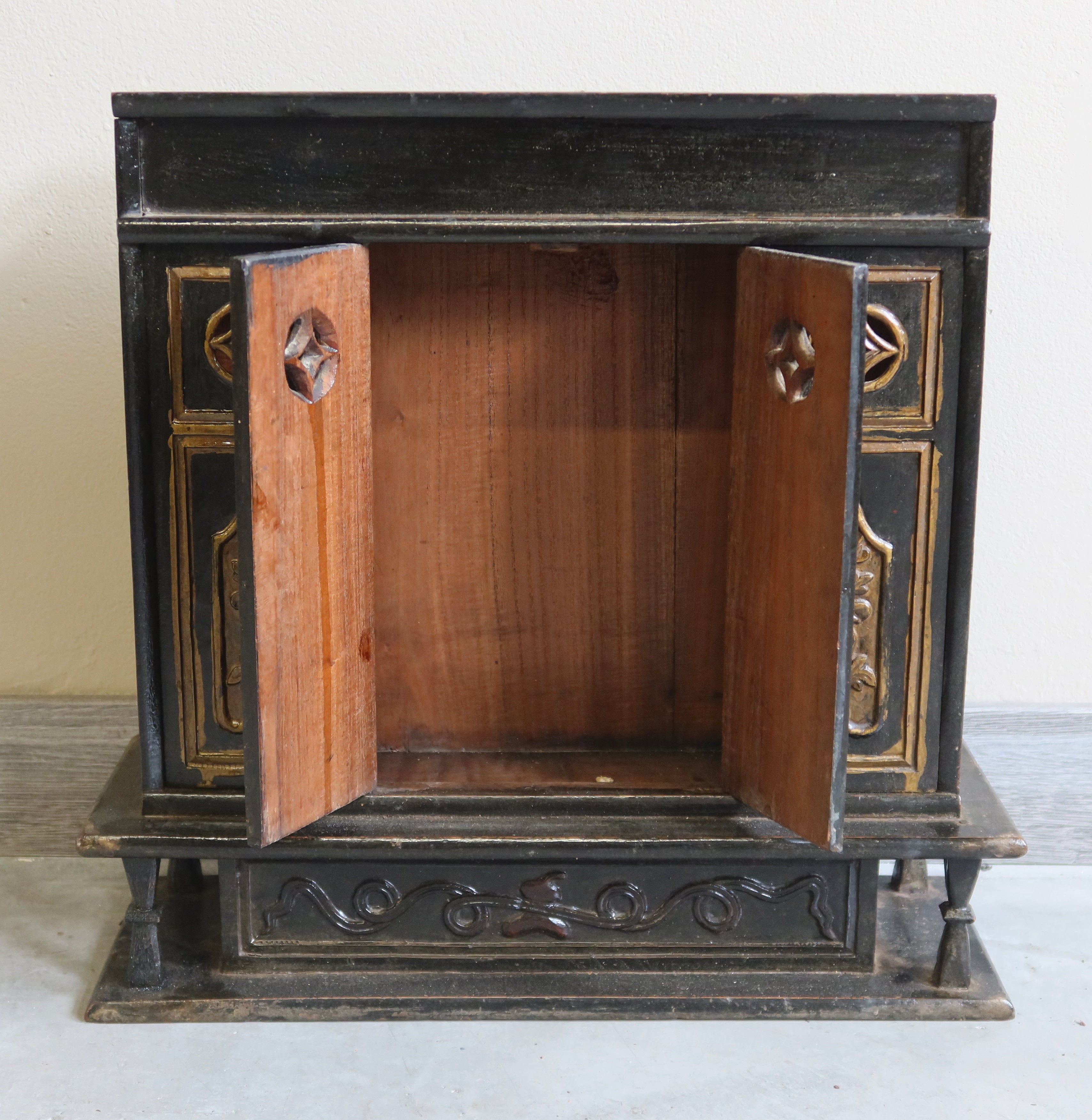 PICCOLO STIPETTO VOTIVO INTAGLI DORATI