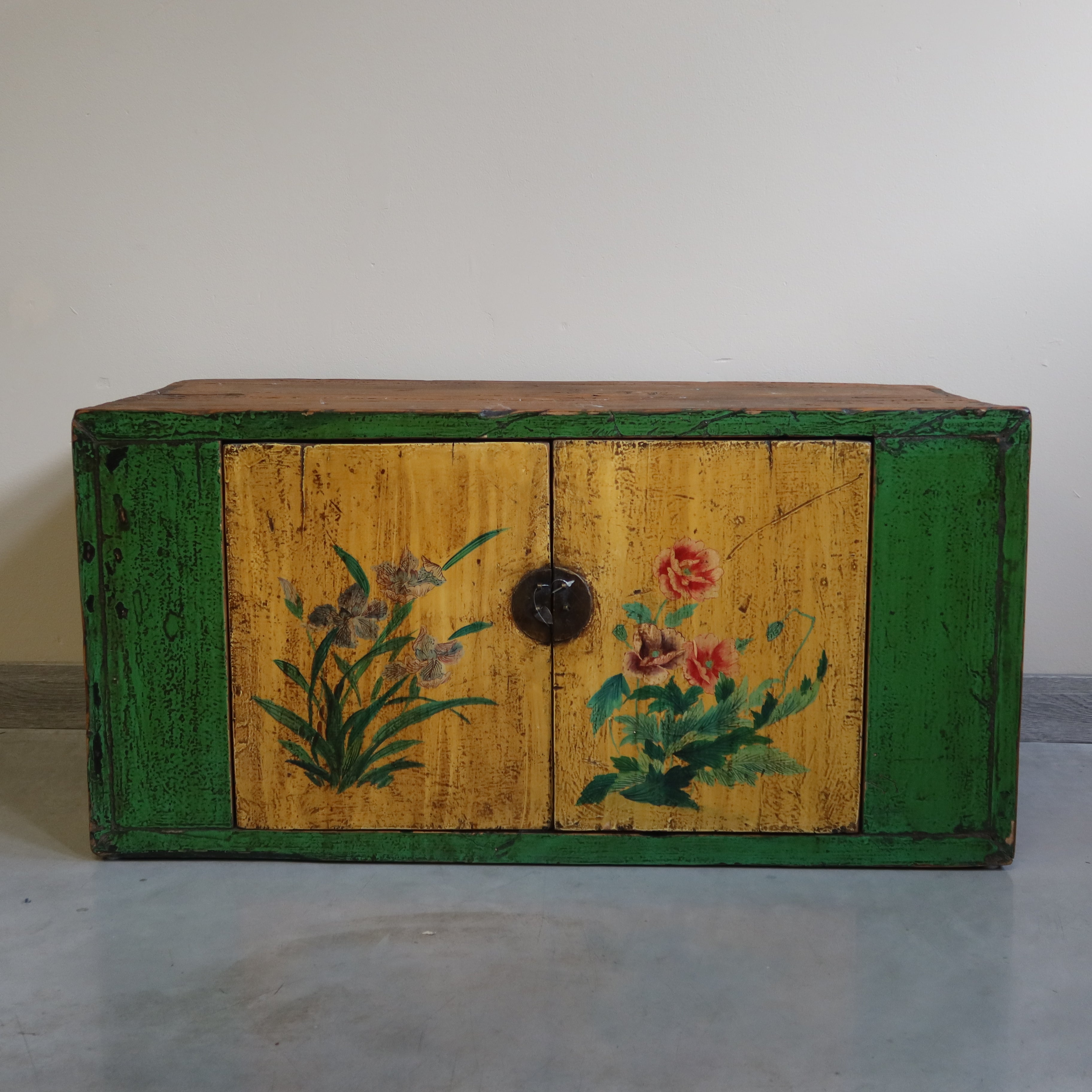 CREDENZINO MONGOLIA DUE ANTE DECORATE