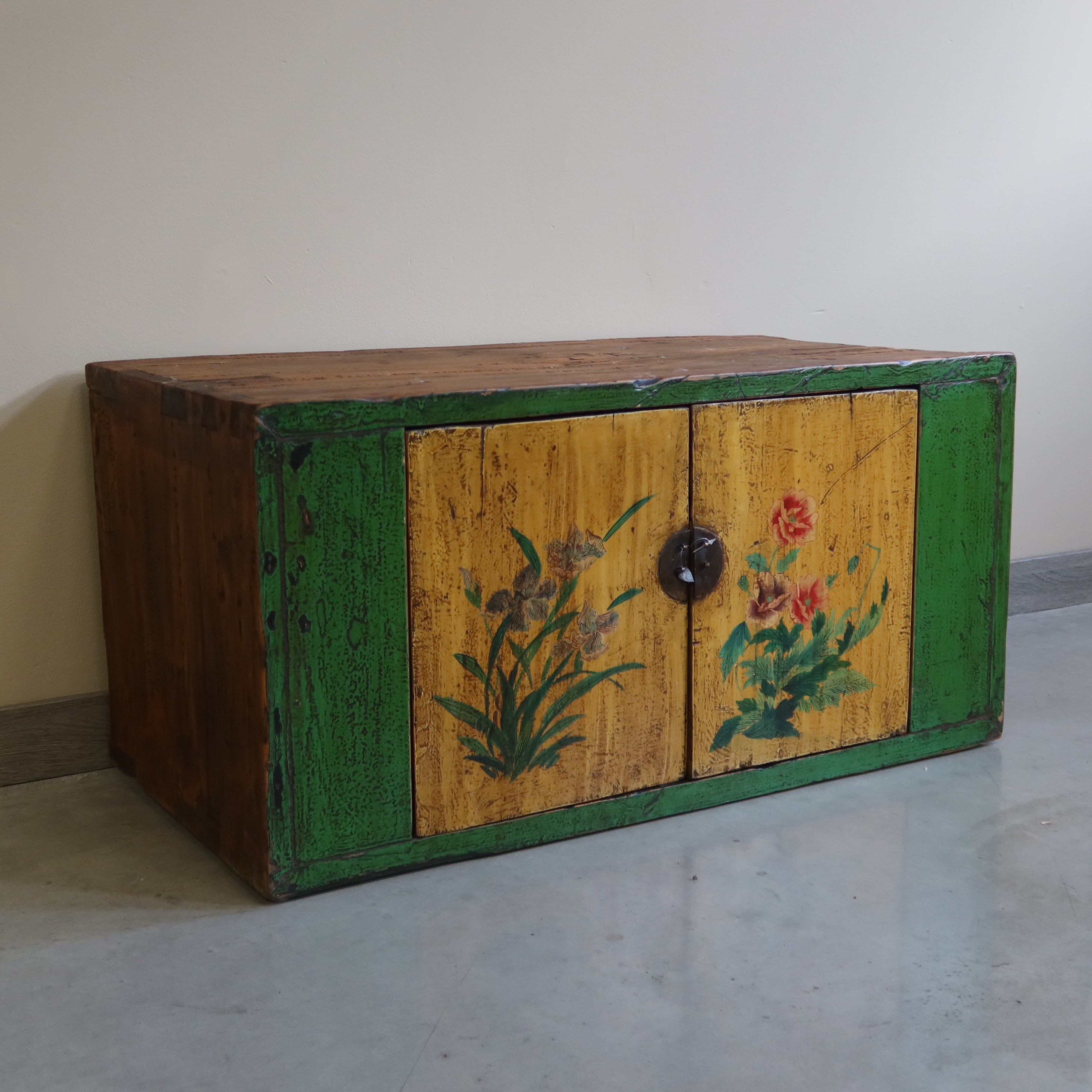 CREDENZINO MONGOLIA DUE ANTE DECORATE