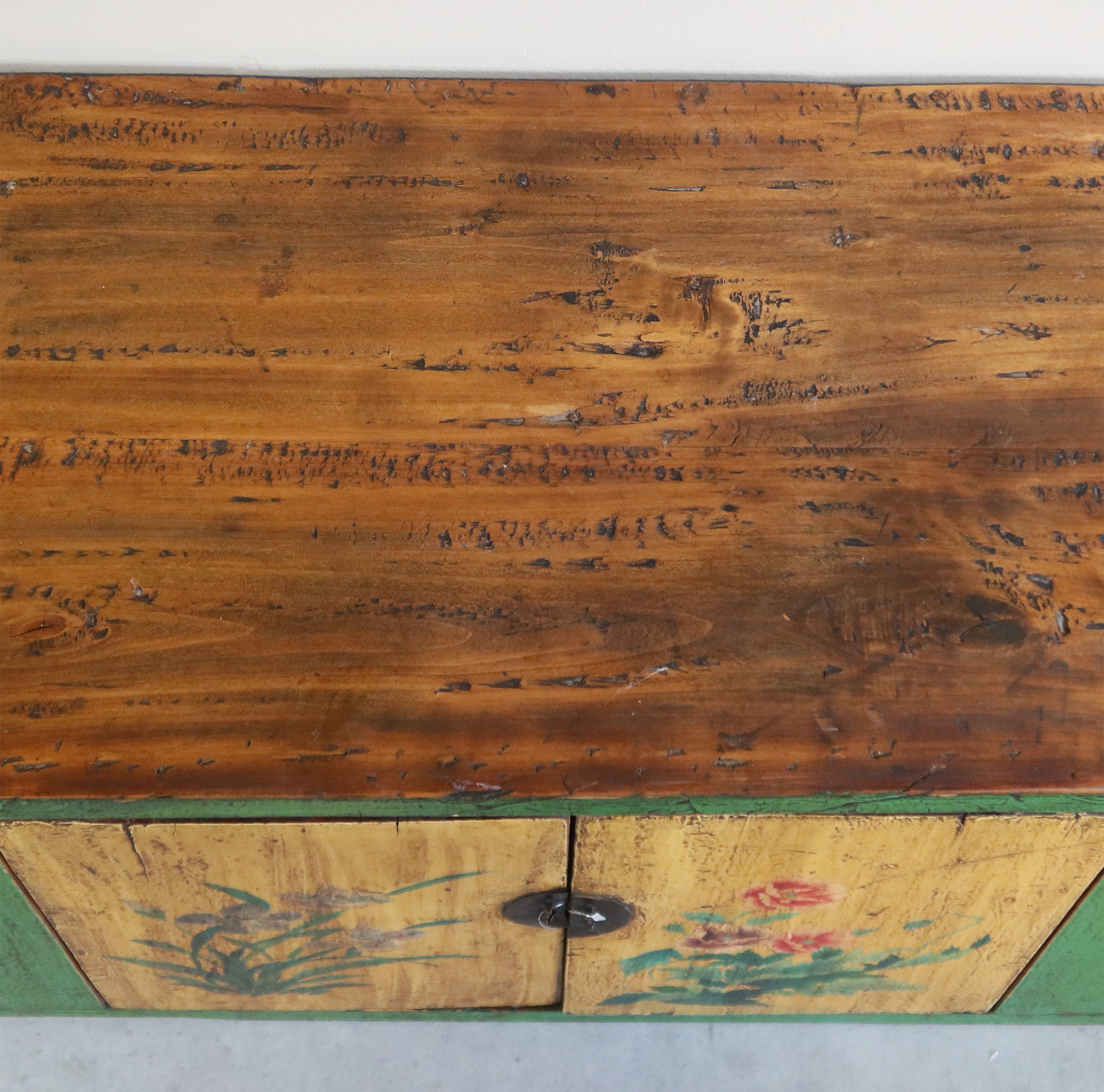 CREDENZINO MONGOLIA DUE ANTE DECORATE