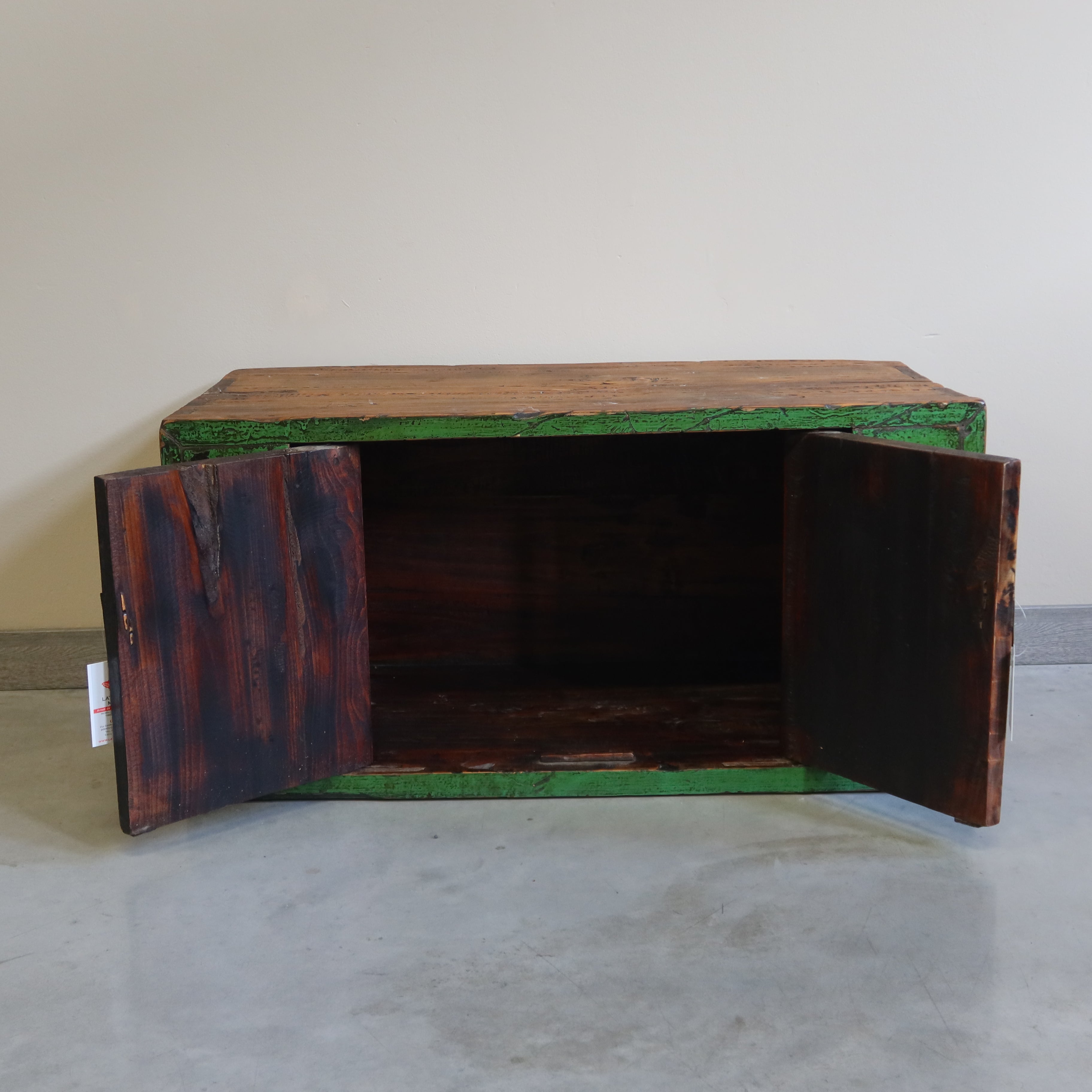 CREDENZINO MONGOLIA DUE ANTE DECORATE