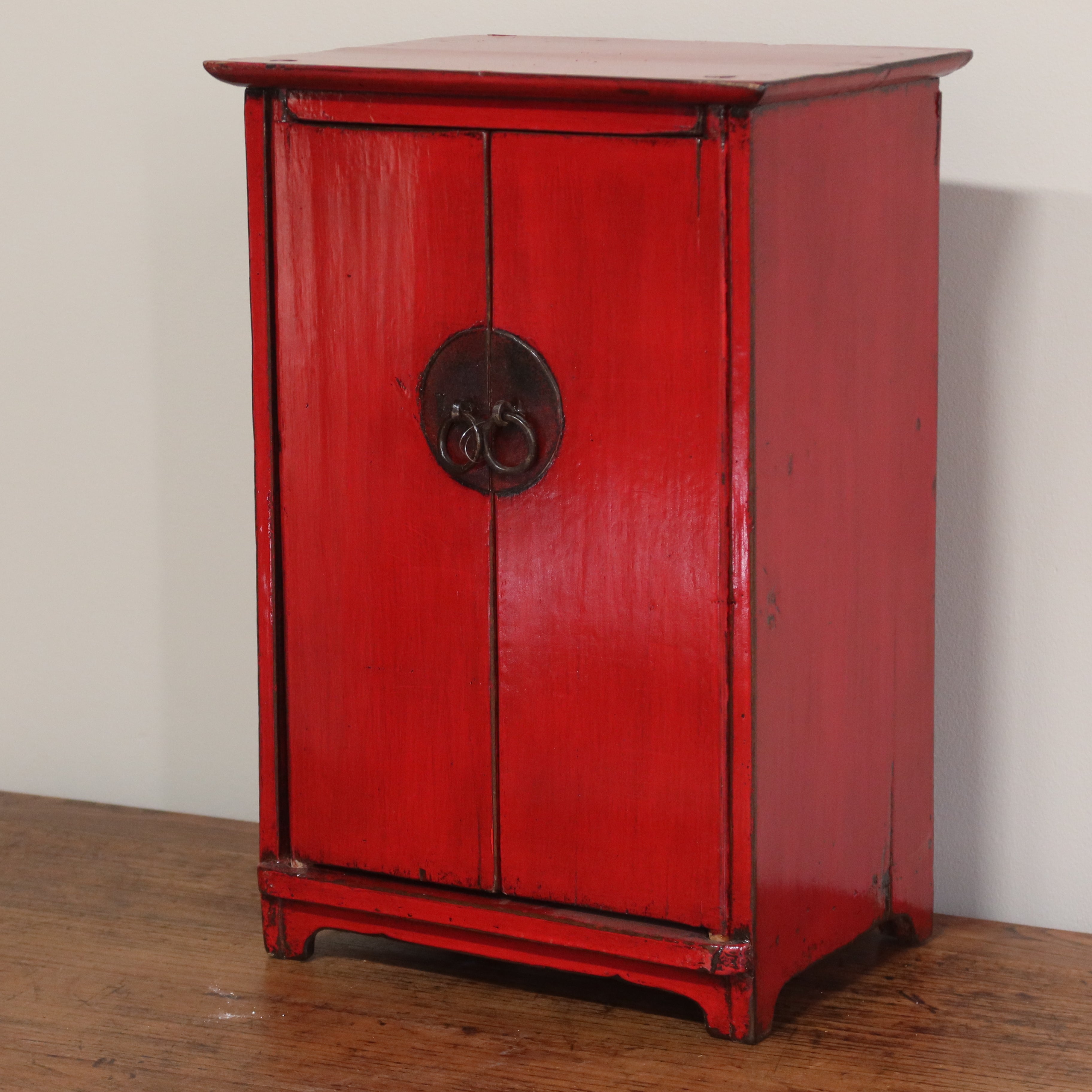 COMODINO CINESE LACCA ROSSA