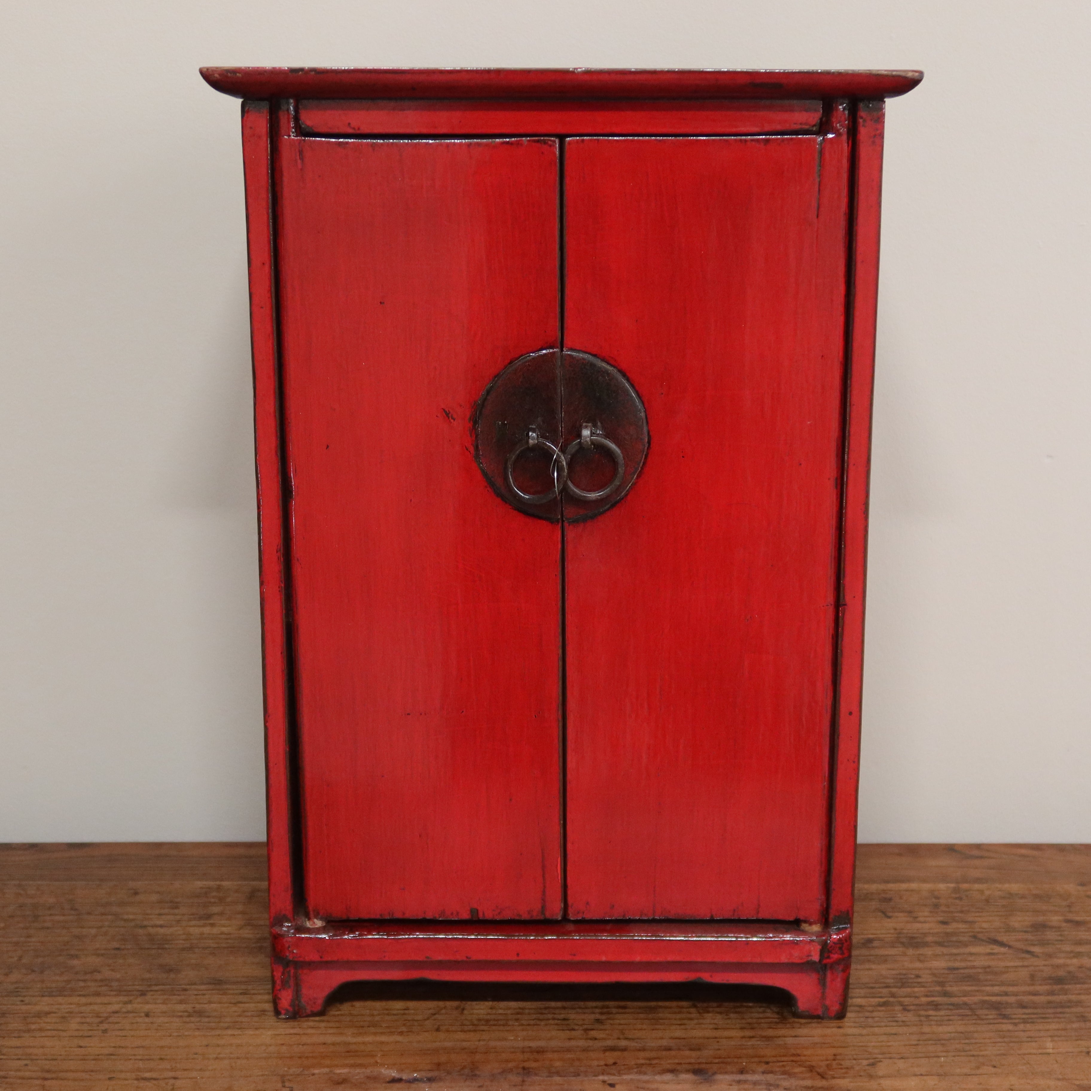 COMODINO CINESE LACCA ROSSA