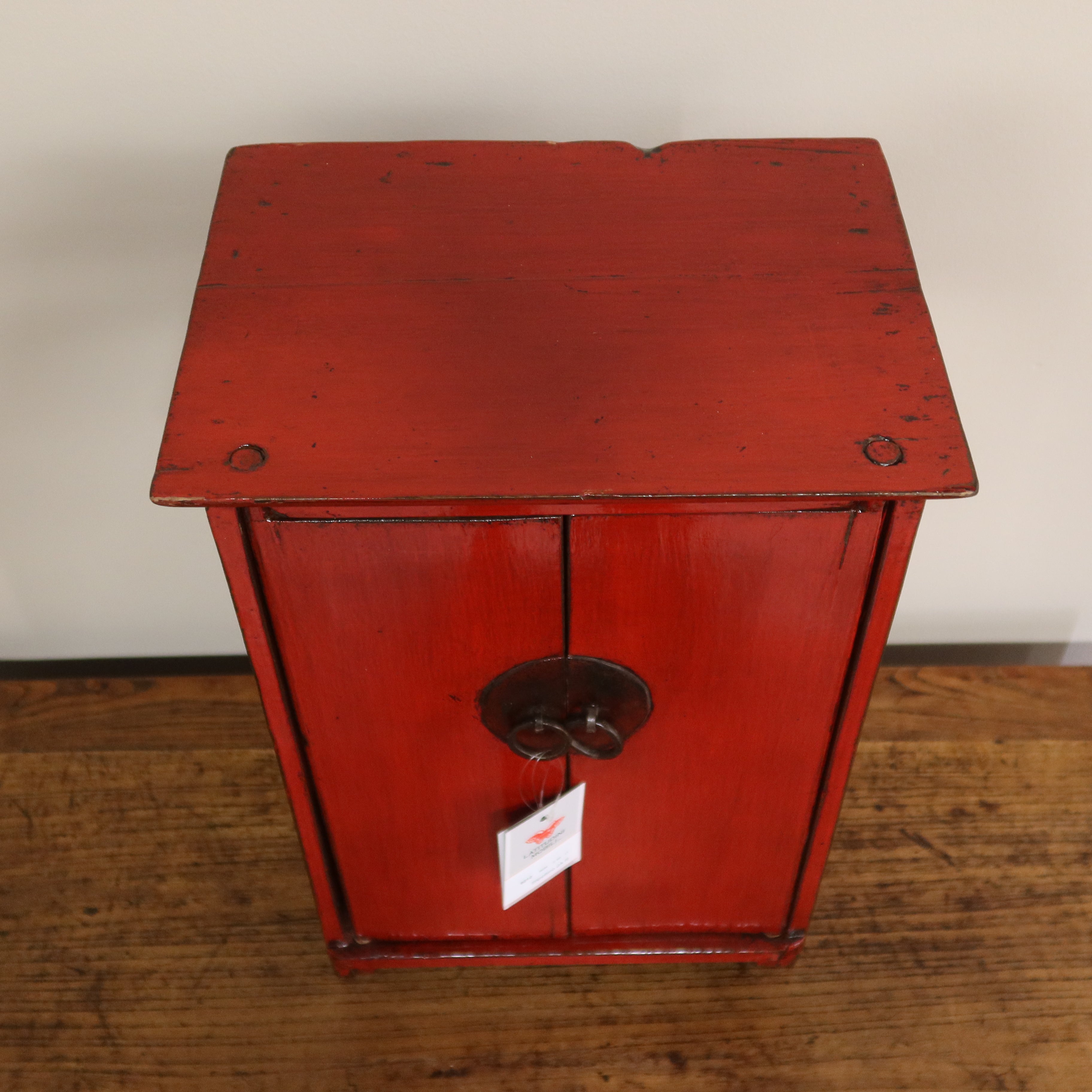 COMODINO CINESE LACCA ROSSA