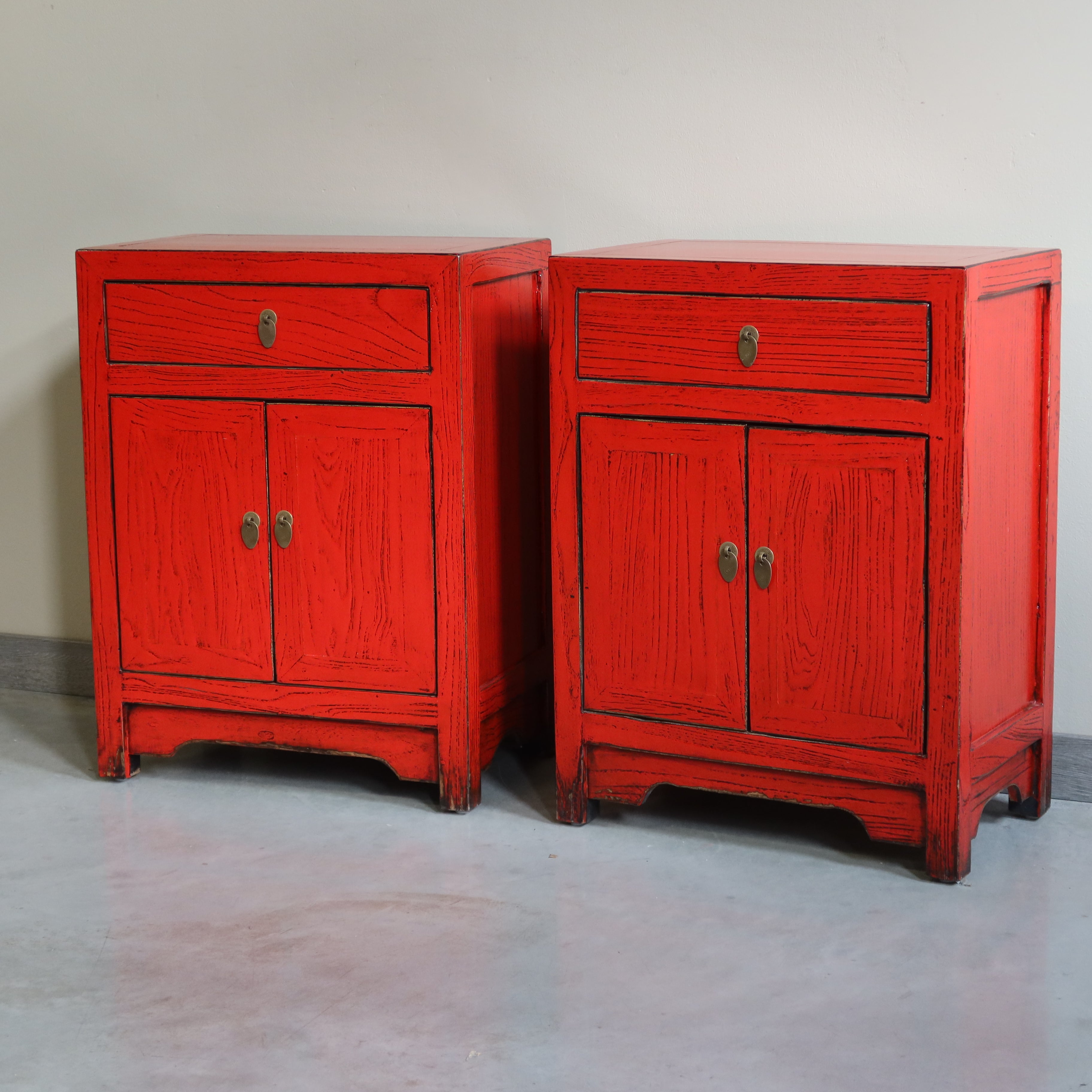 COMODINO LACCA ROSSA